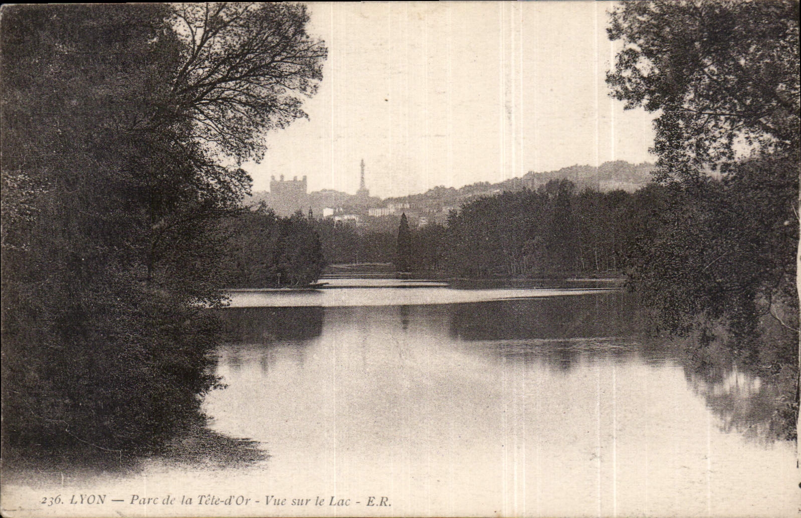 CPA Lyon parc de la tete d'Or vue sur le lac