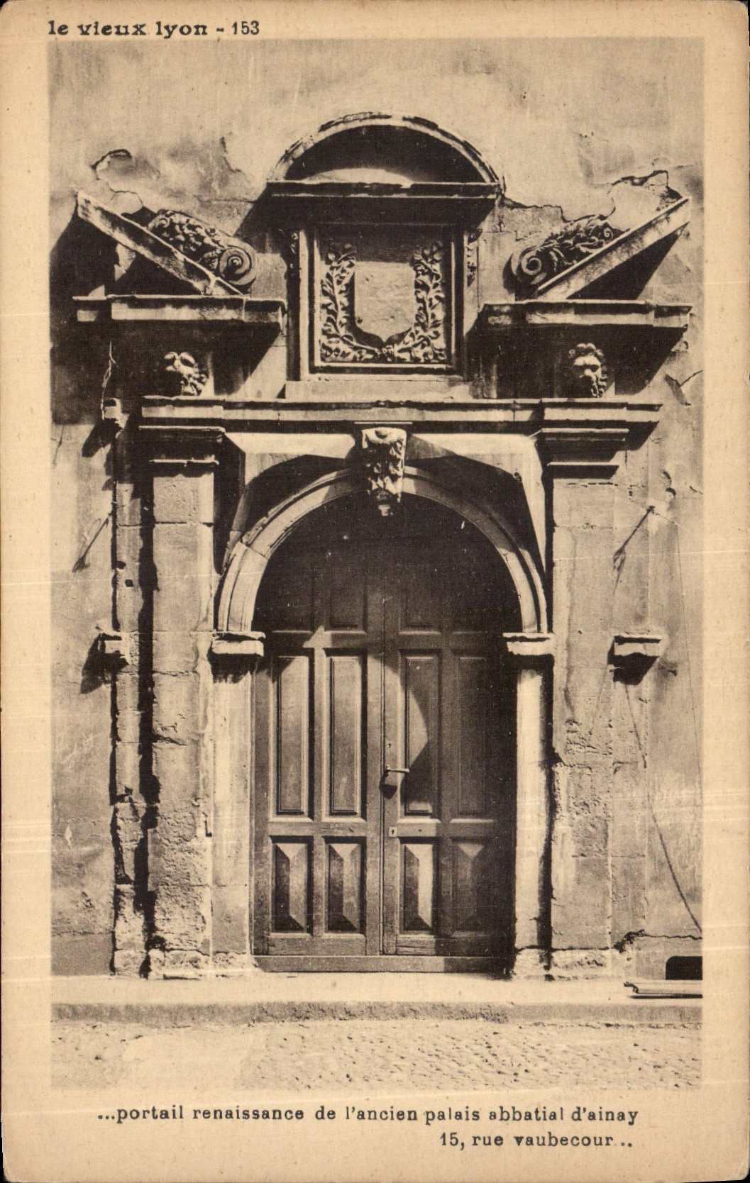 CPA Le Vieux Lyon portail renaissance de l'ancien palais abbatial d'ainay