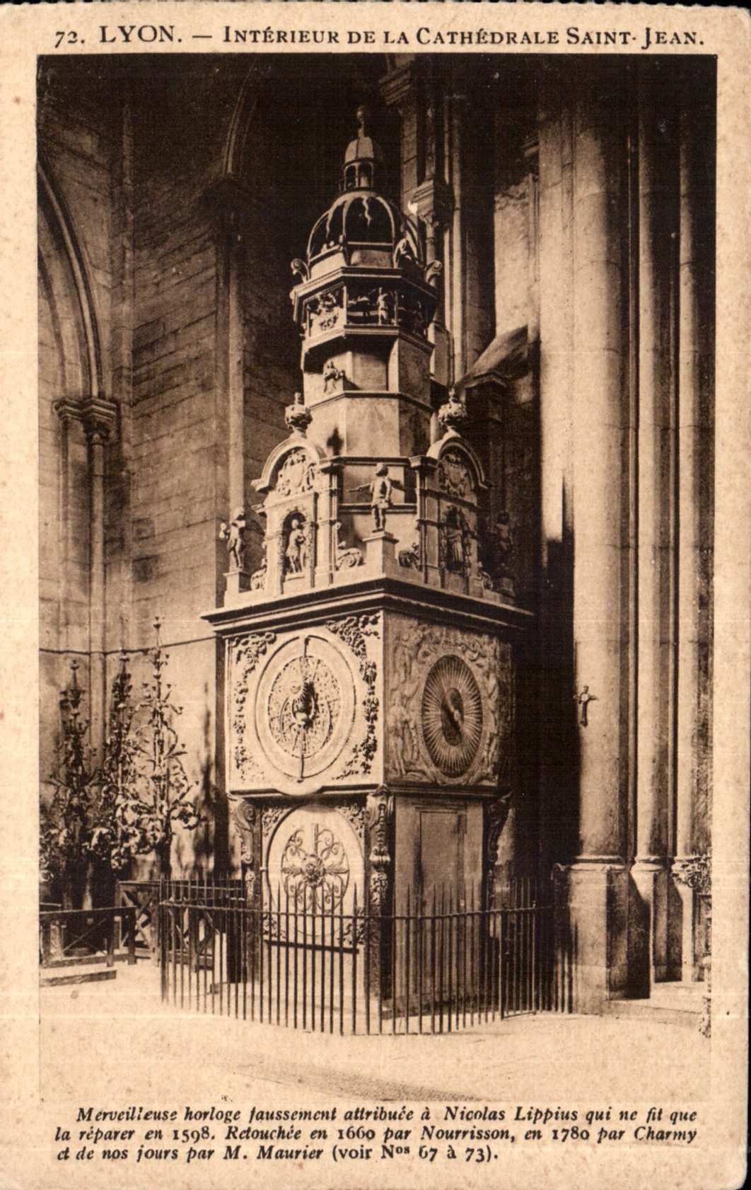 CPA Lyon Interieur de la Cathedrale Saint Jean