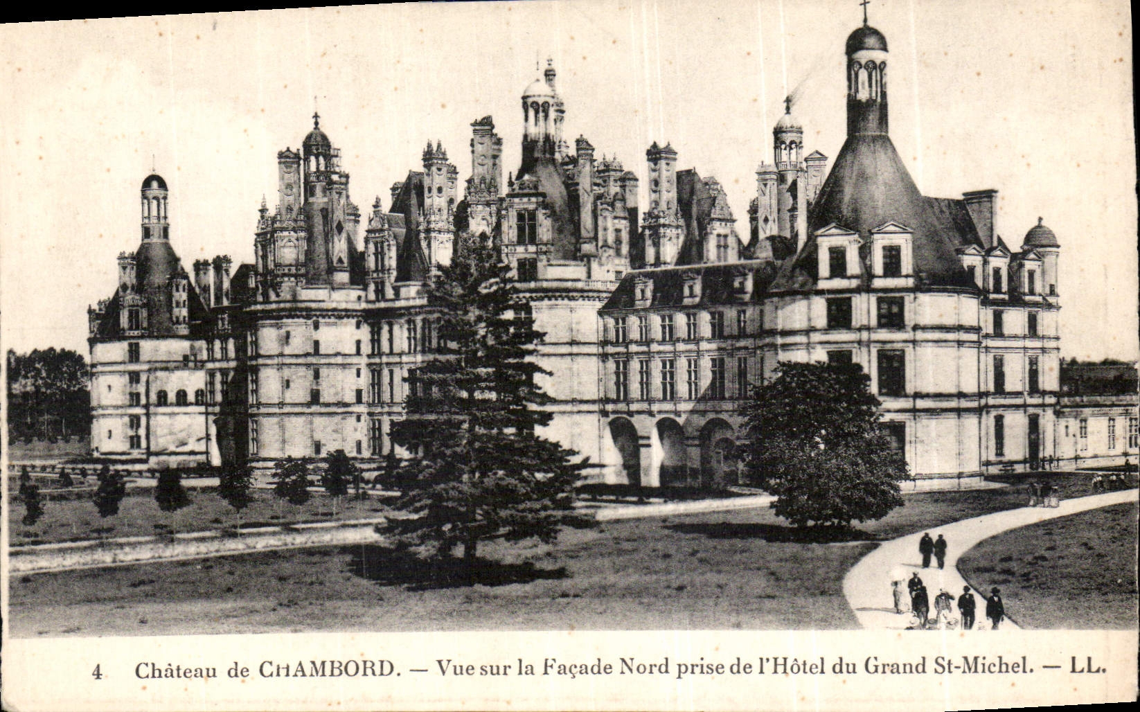 CPA Chateau de Chambord Vue sur la Facade Nord prise de l'Hotel du Grand St Michel 
