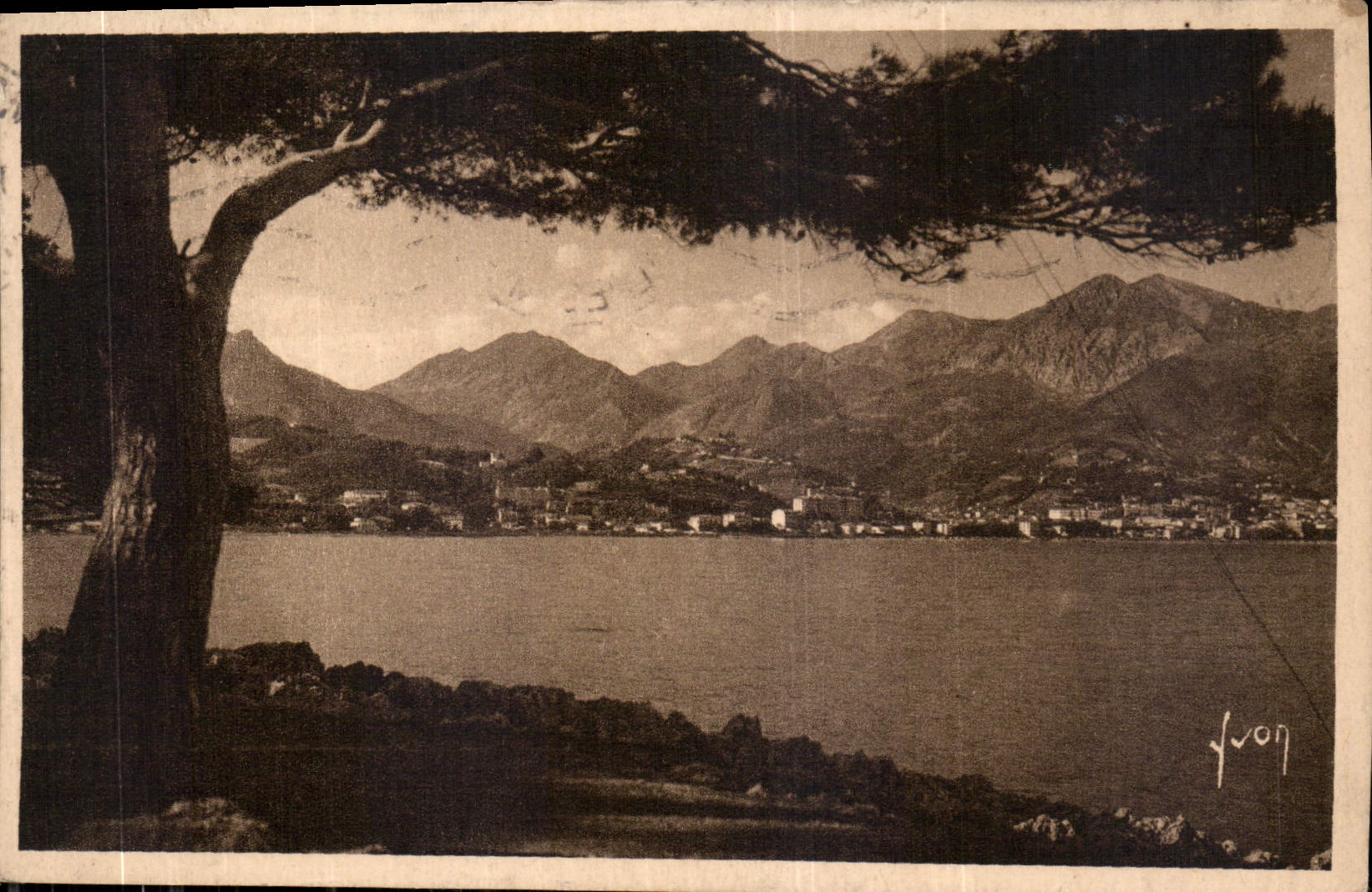 CPA Cote d'Azur Menton Alpes Maritimes la Ville vue du Cap Martin au loin le Massif des Alpes