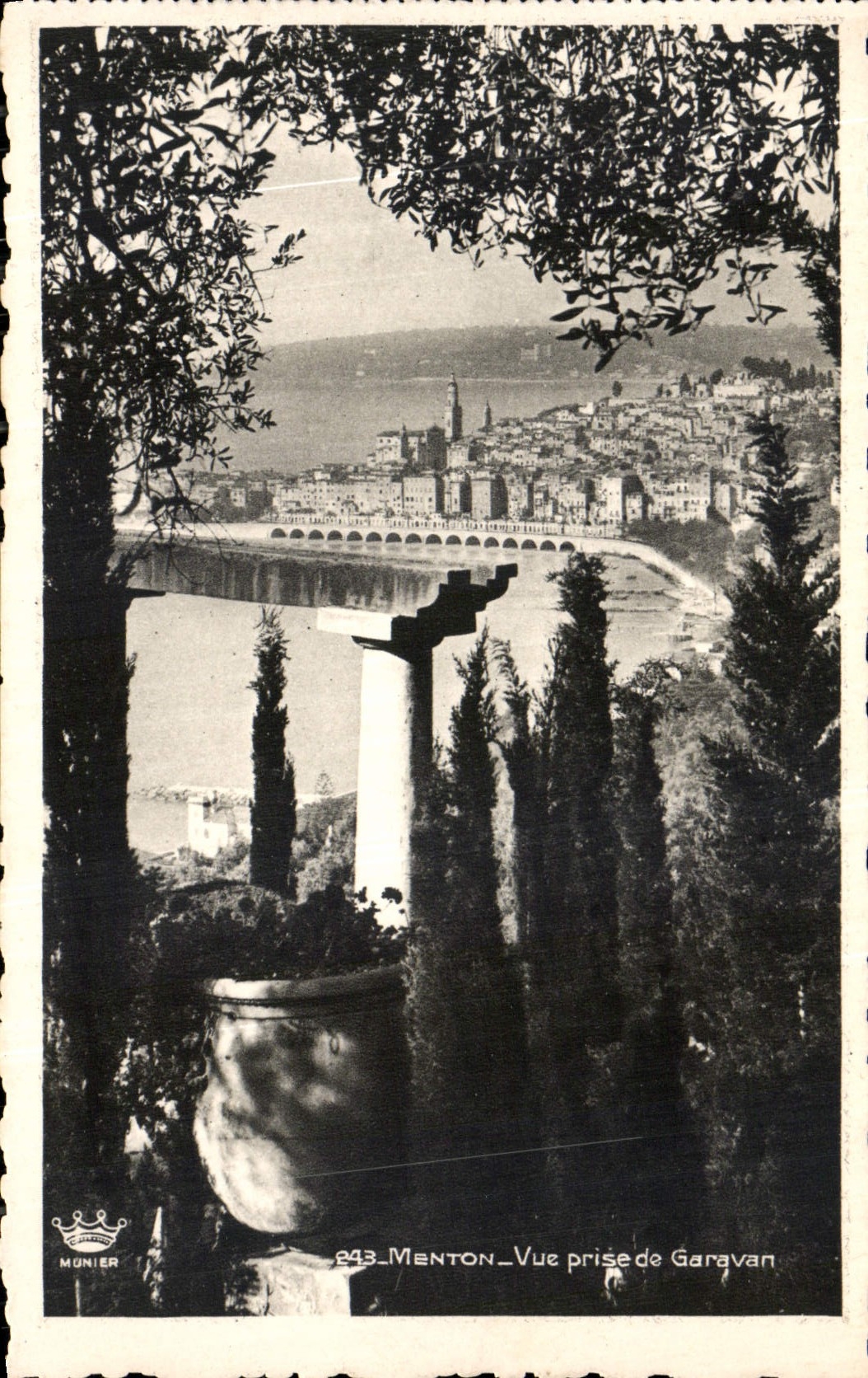 CPA Menton vue prise de Garavan 