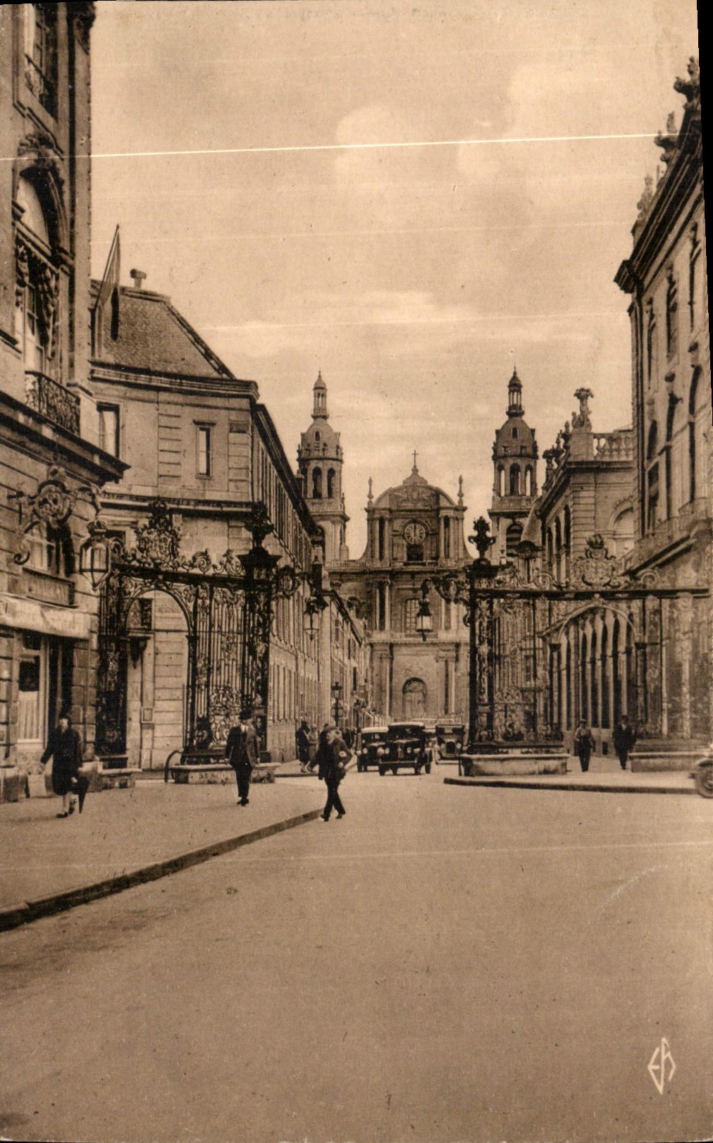 CPA Nancy la Ville aux Portes d'Or Cathedrale et Rue Maurice Barres 