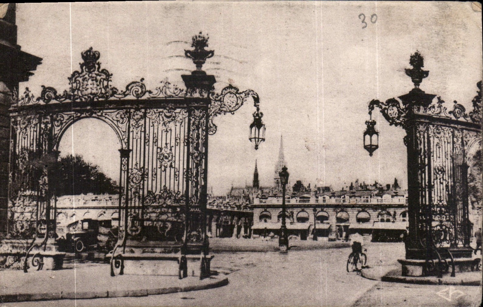 CPA Nancy la Ville aux Portes d'Or Place Stanislas Grilles de Jean Lamour 