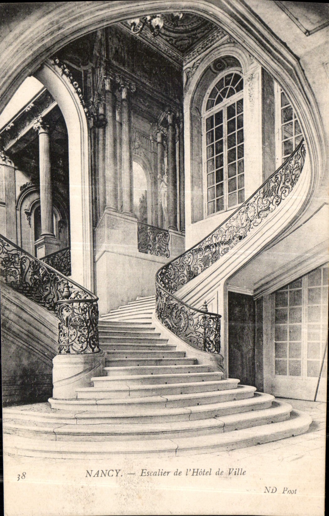 CPA Nancy Escalier de l'Hotel de Ville 