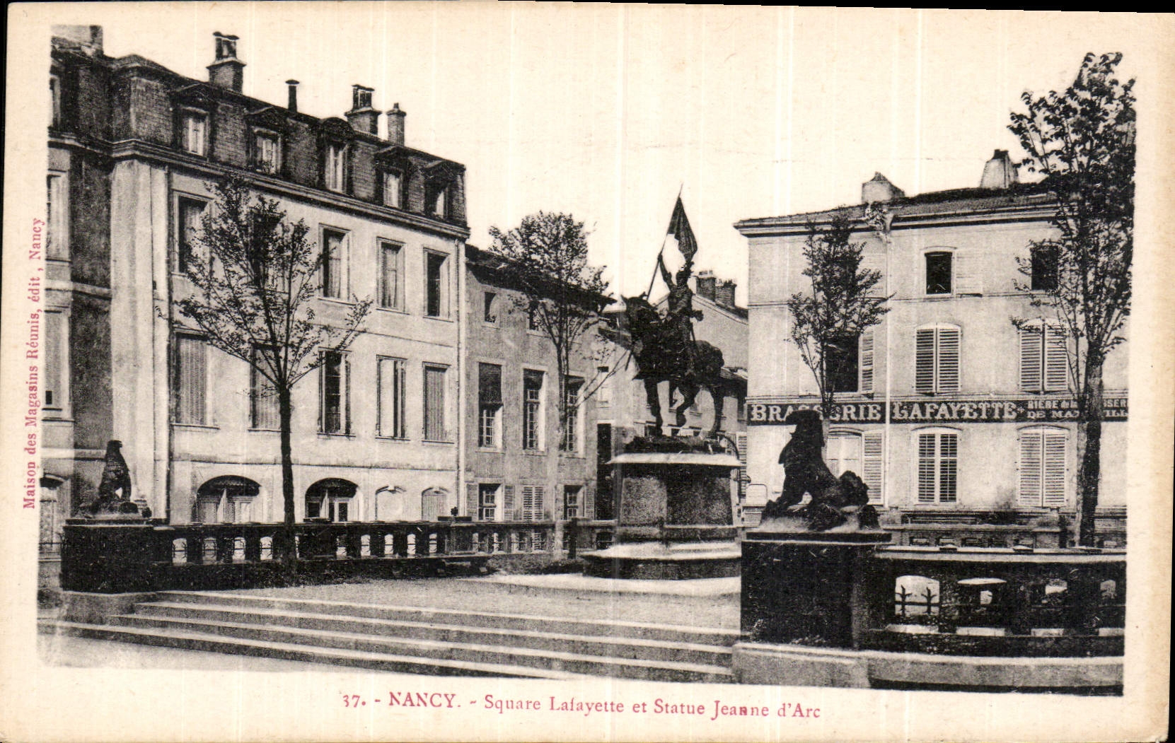 CPA Nancy Square Lafayette et statue Jeanne d'Arc 