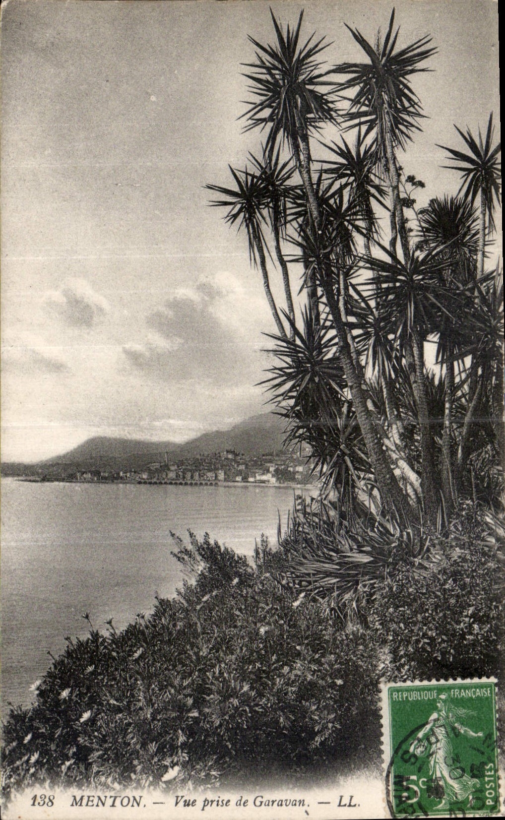 CPA Menton vue prise de Garavan 