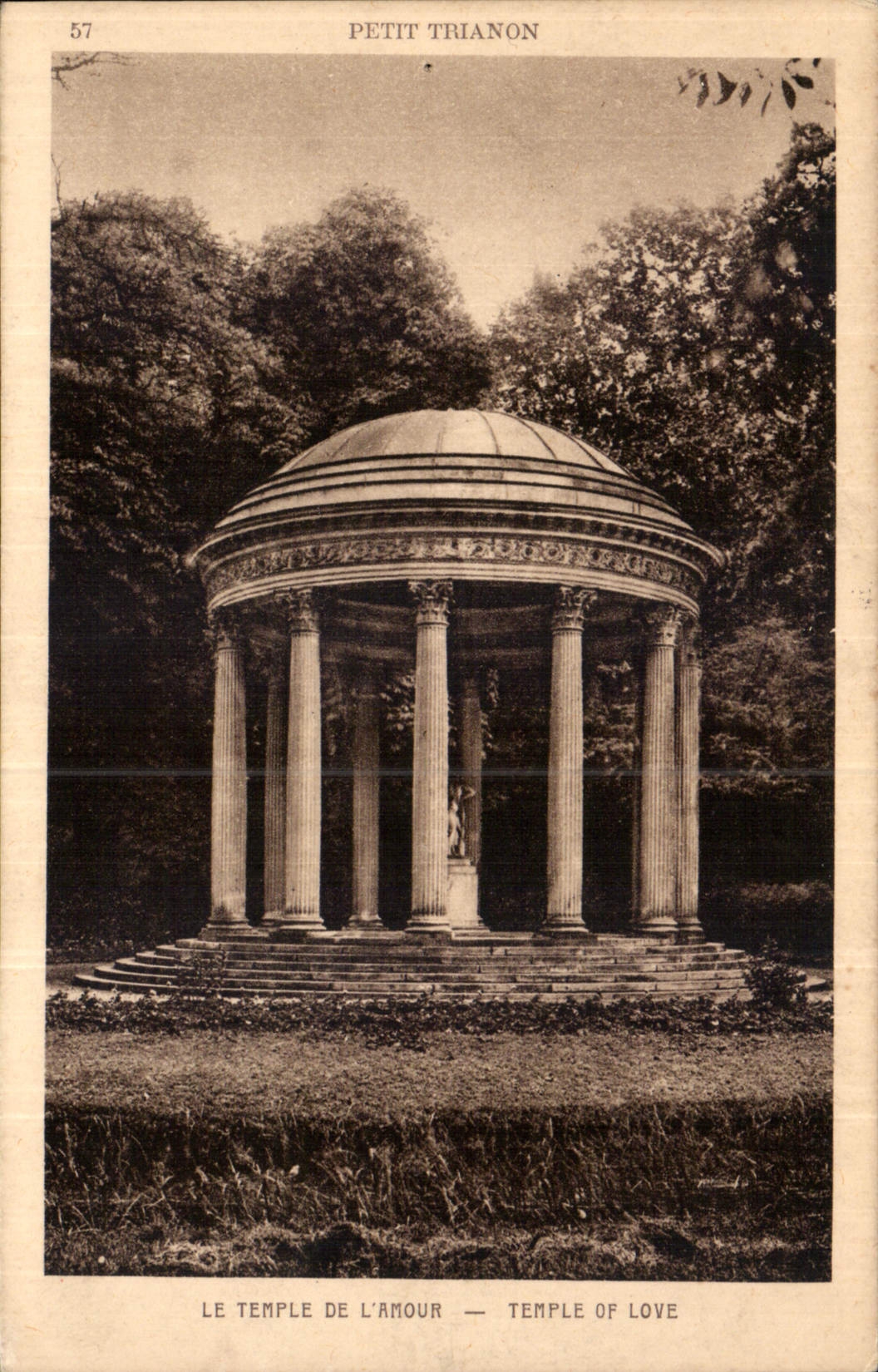 CPA Versailles Petit Trianon Le Temple de l'Amour 