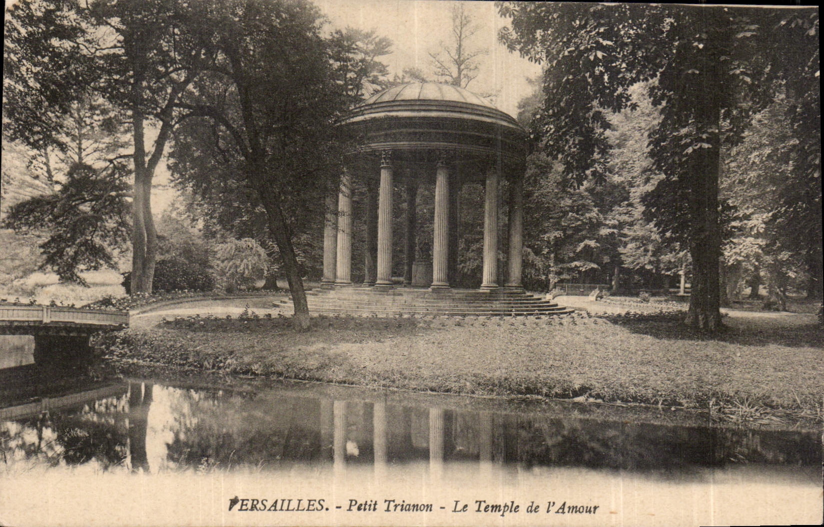 CPA Versailles Petit Trianon le Temple de l'Amour 
