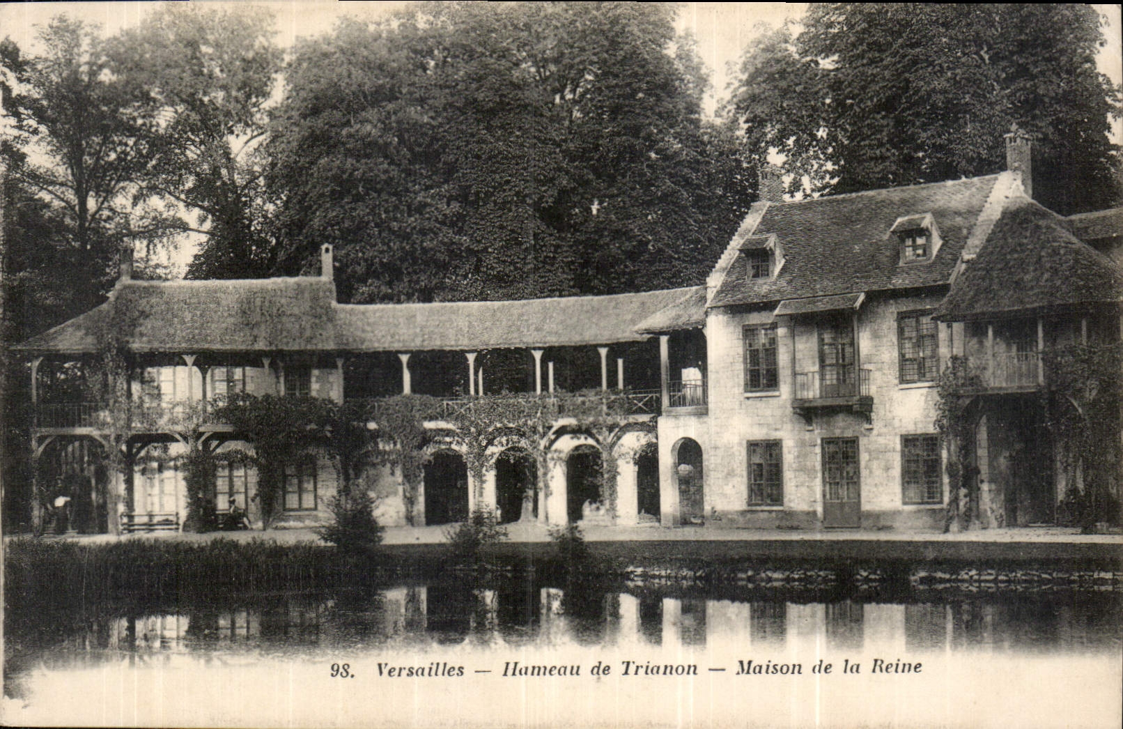 CPA Versailles hameau de Trianon Maison de la Reine 