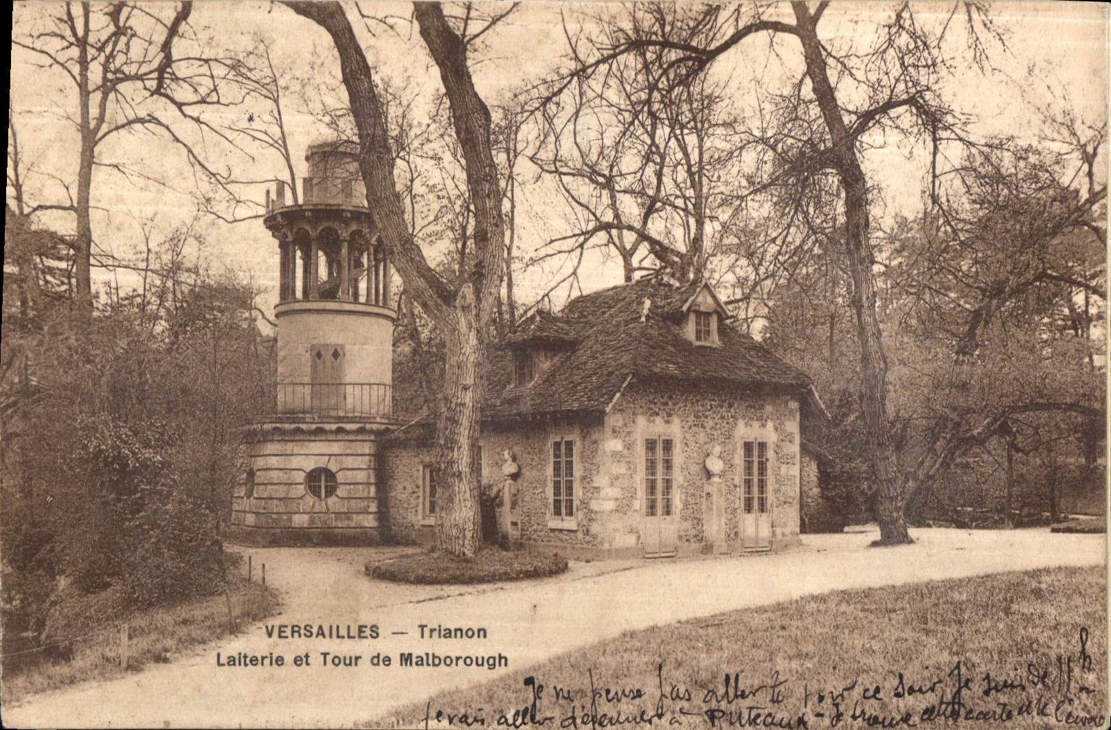 CPA Versailles Trianon Laiterie et Tour de Malborough 