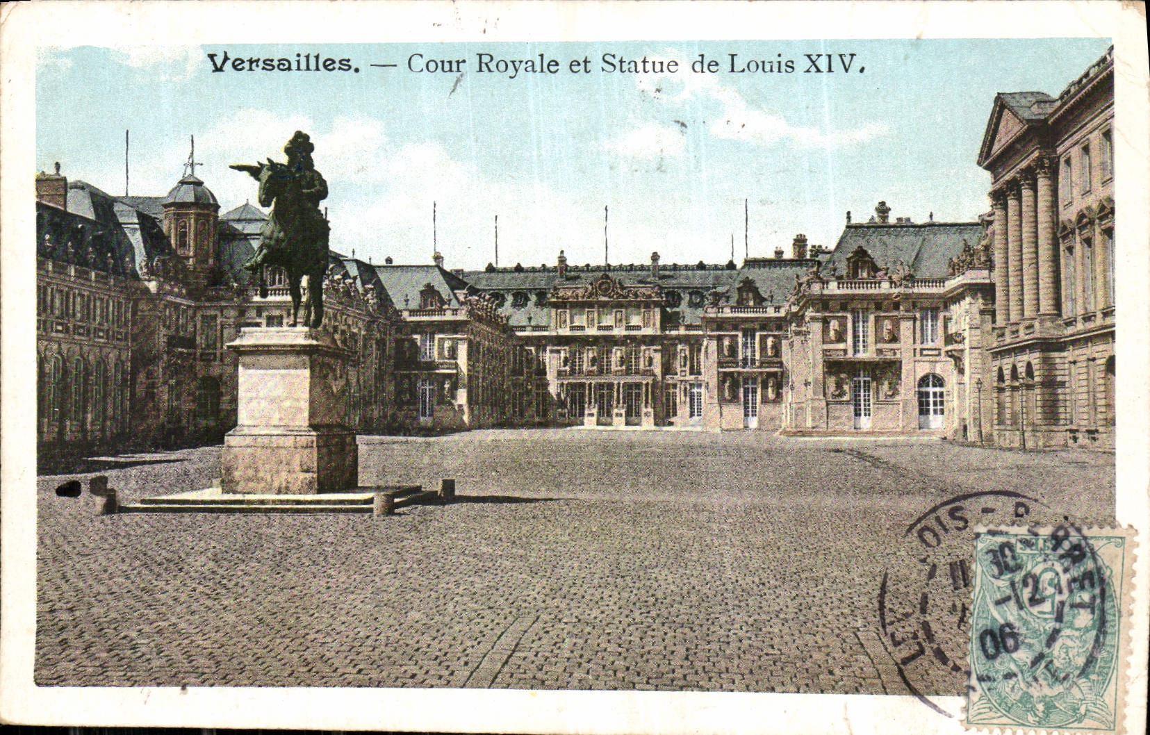 CPA Versailles Cour Royale et Statue de Louis XIV 