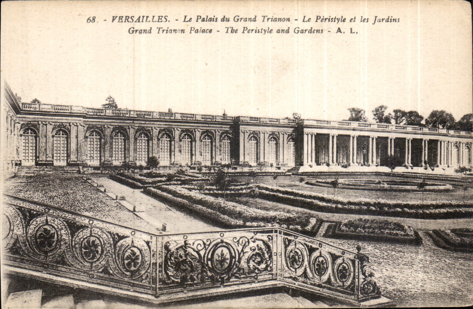 CPA Versailles le Palais du Grand Trianon le Peristyle et les Jardins 