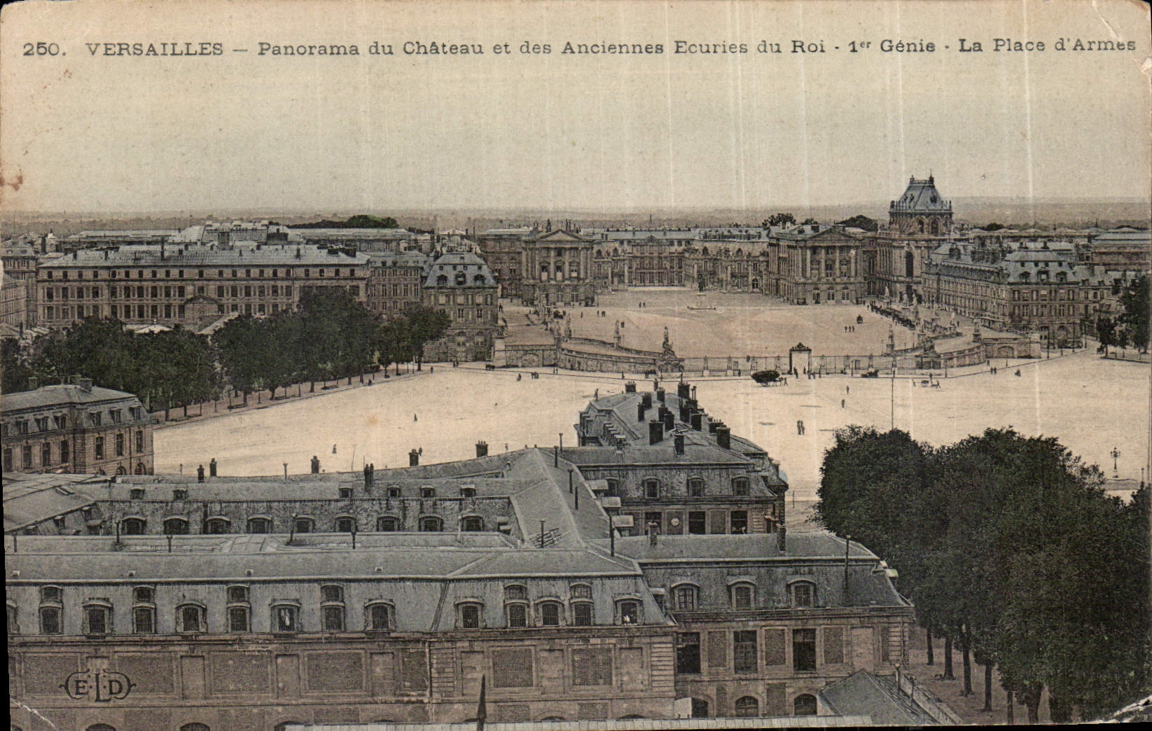 CPA Versailles panorama du Chateau et des Anciennes Ecuries du Roi 1er la Place d'Armes