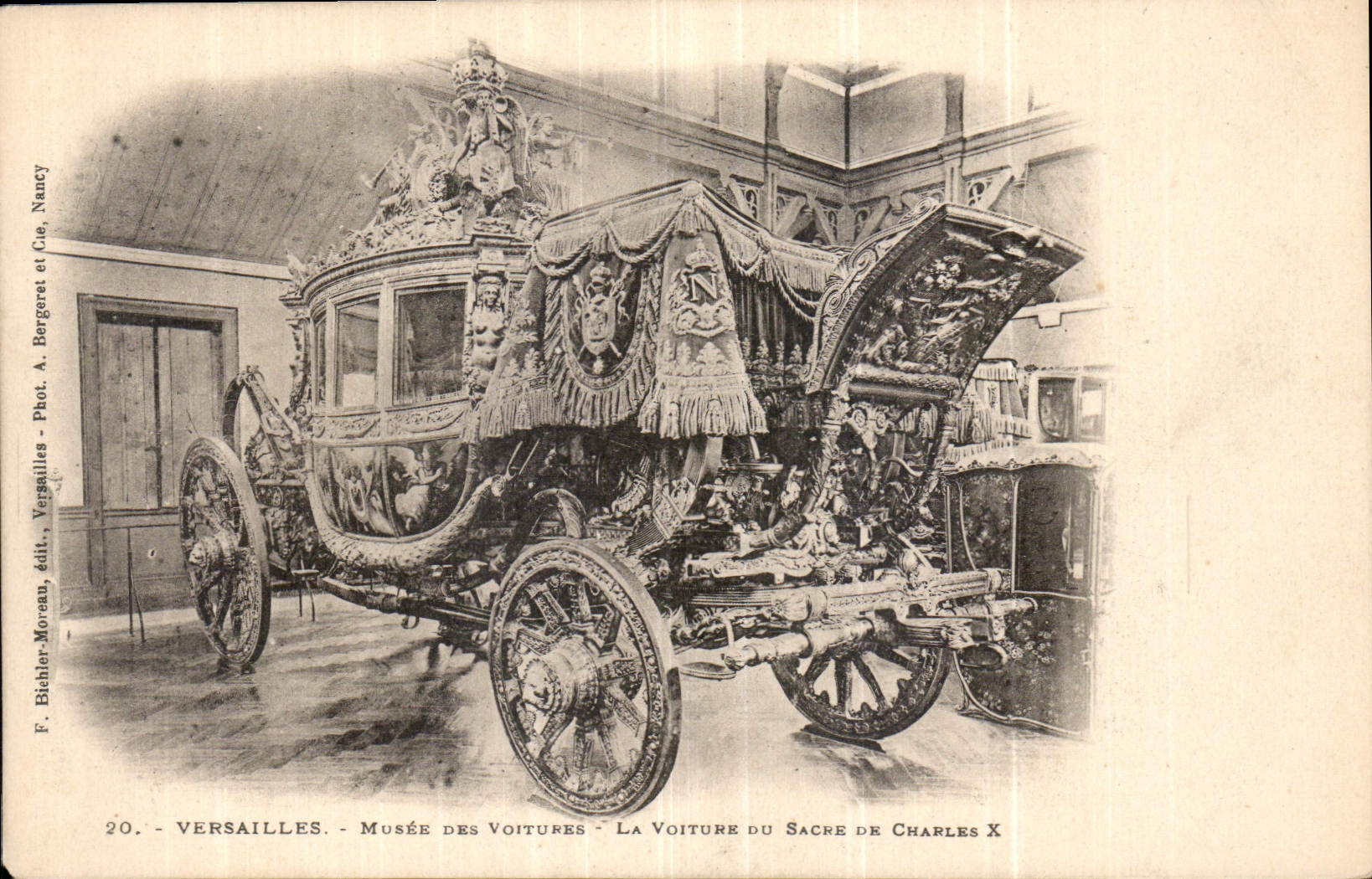 CPA Versailles Musee des Voitures La Voiture du Sacre de Charles X 