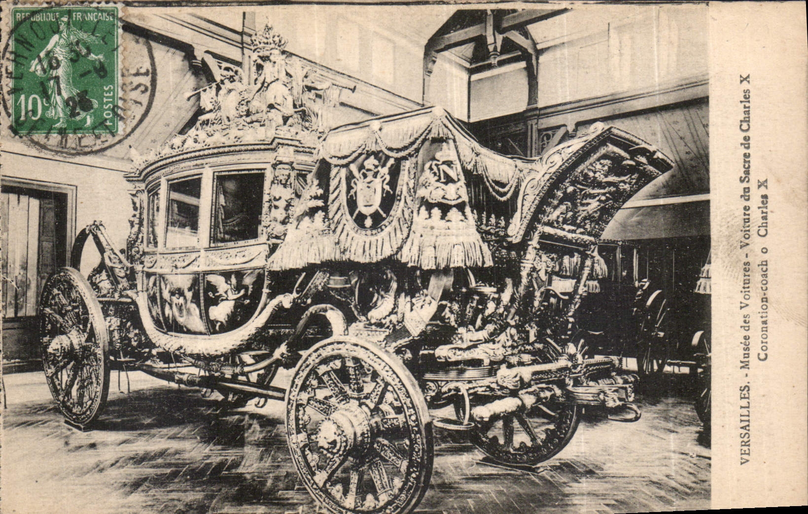 CPA Versailles Musee des Voitures Voiture du Sacre de Charles X