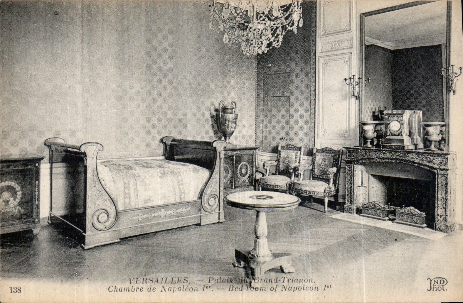 CPA Versailles Palais du Grand Trianon Chambre de Napoleon I 