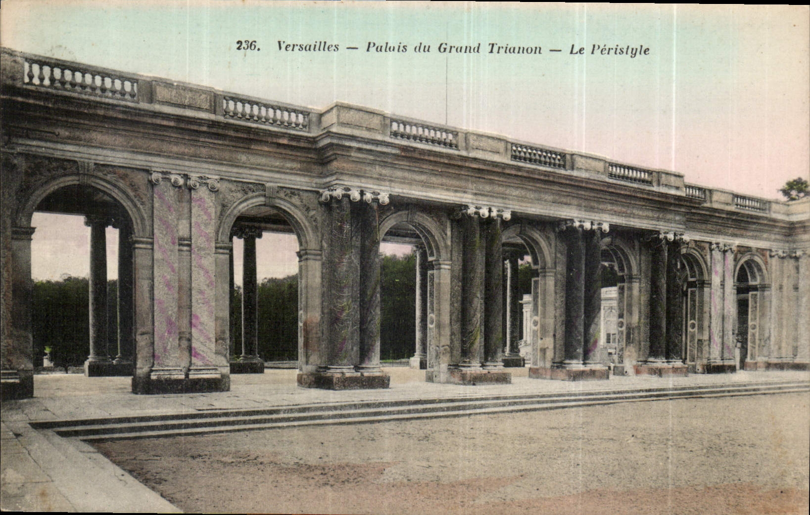 CPA Versailles Palais du Grand Trianon le Peristyle 