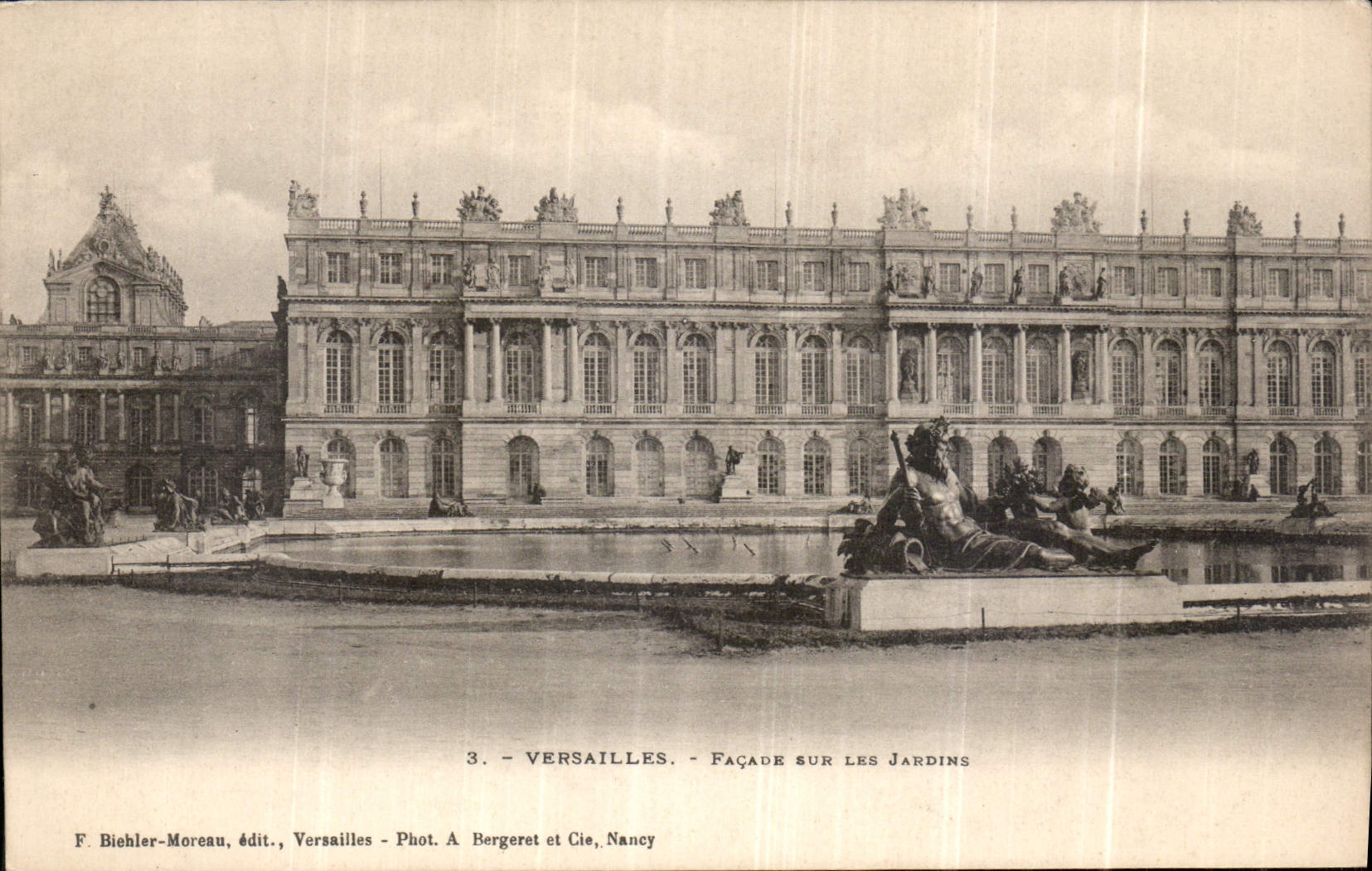 CPA Versailles facade sur les Jardins 