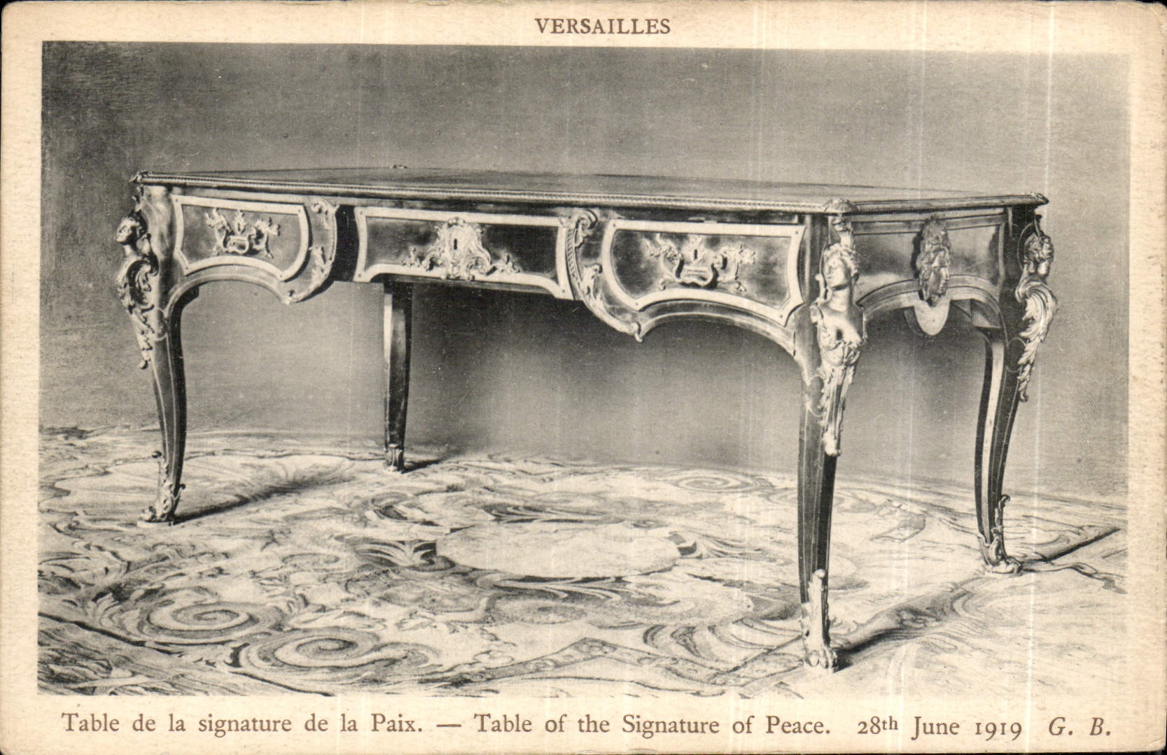 CPA Versailles table de la signature de la Paix 