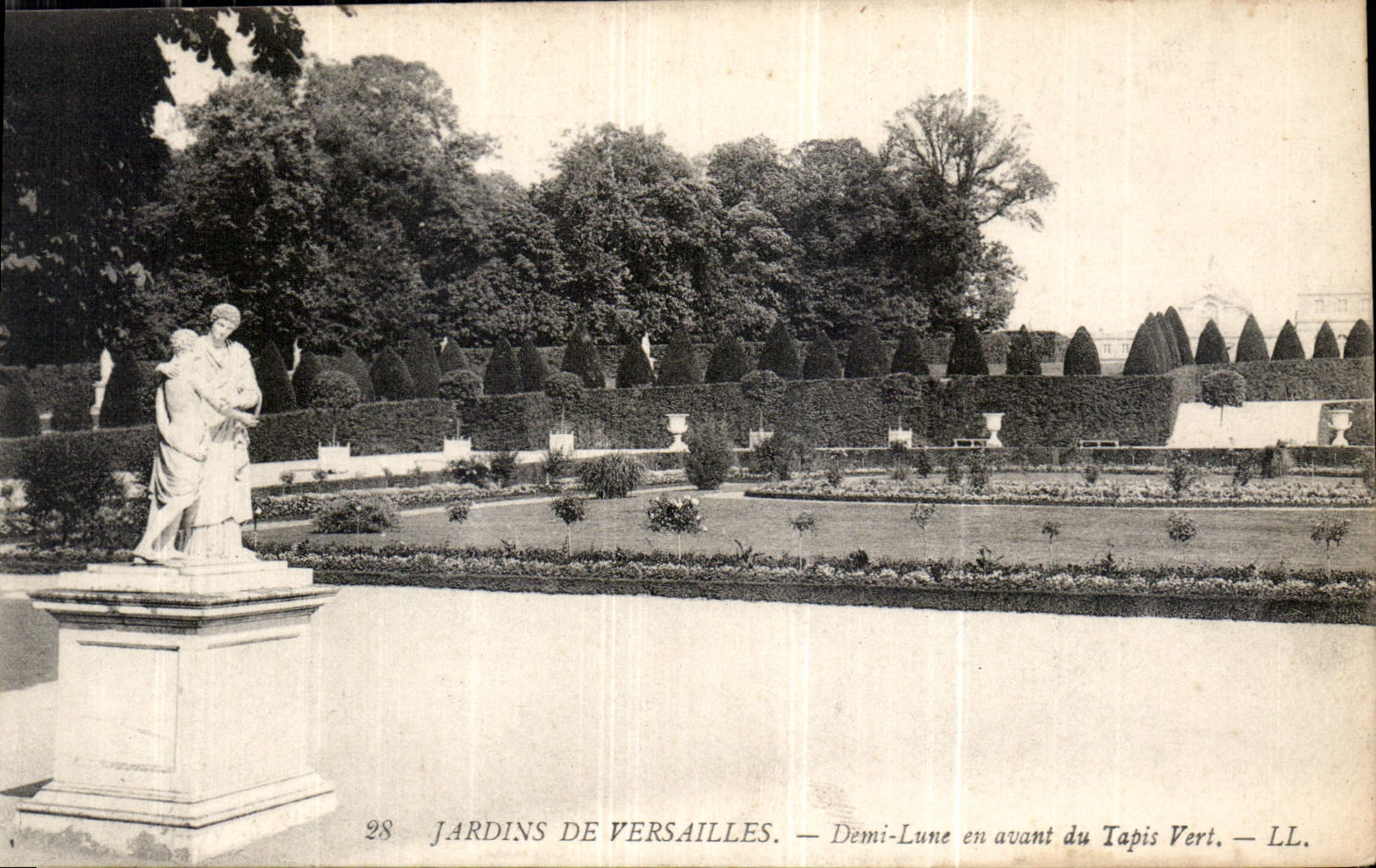 CPA Jardins de Versailles Demi Lune en avant du Tapis Vert 