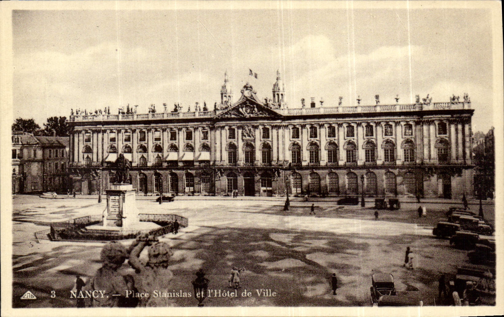 CPA Nancy Place Stanislas et l'Hotel de Ville 