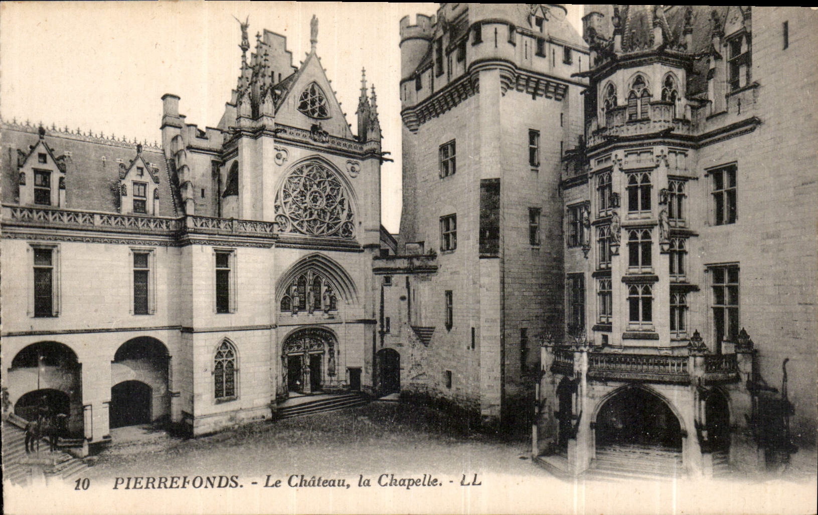 CPA Pierrefonds Le Chateau La Chapelle 