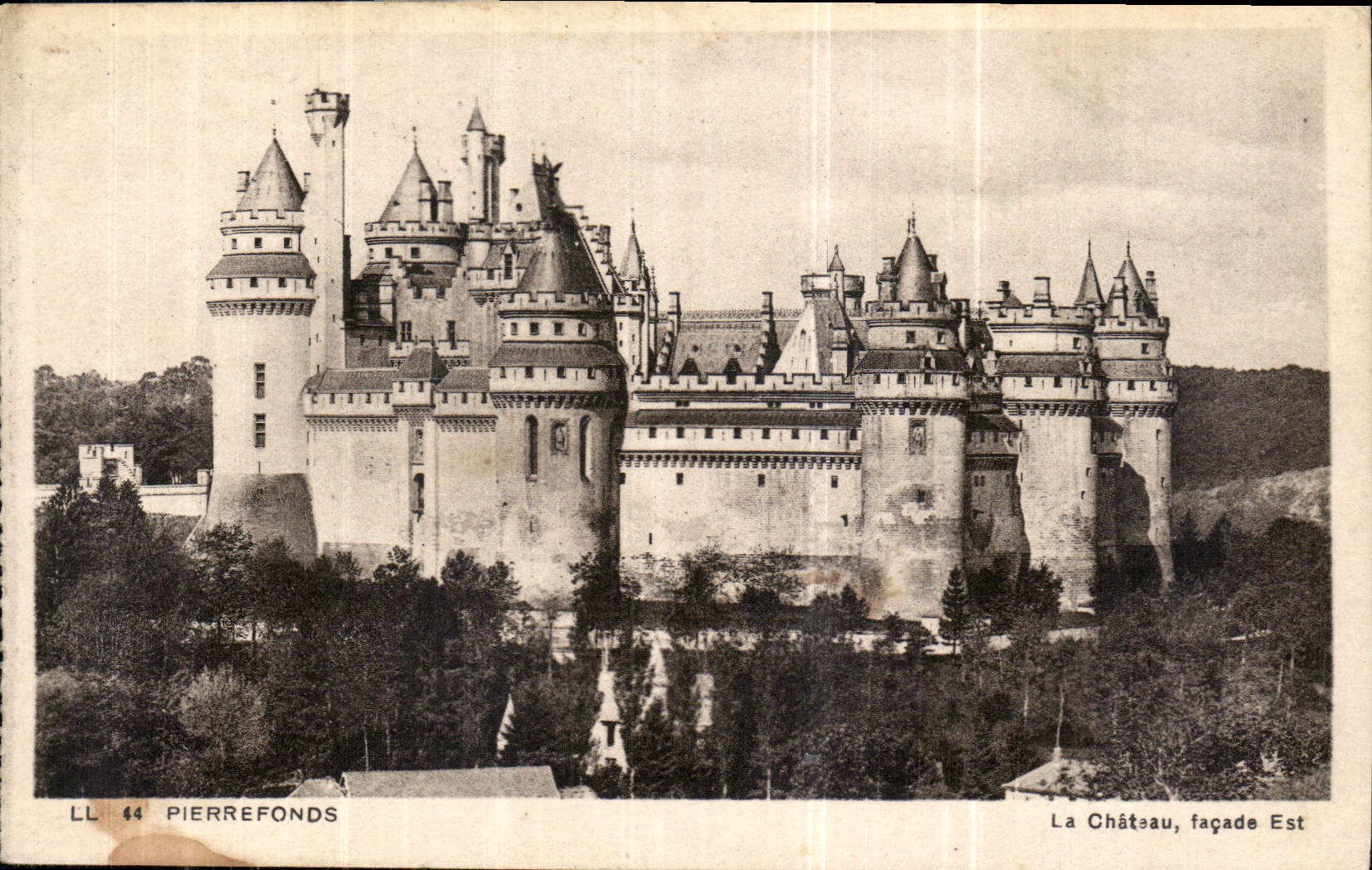 CPA Pierrefonds Le Chateau facade Est 