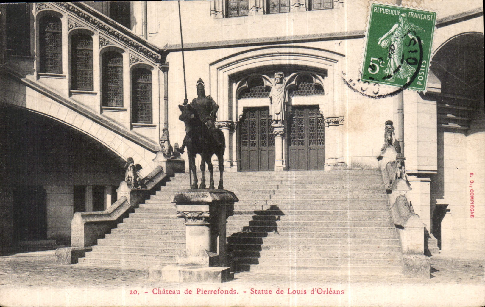 CPA Chateau de Pierrefonds Statue de Louis d'Orleans 