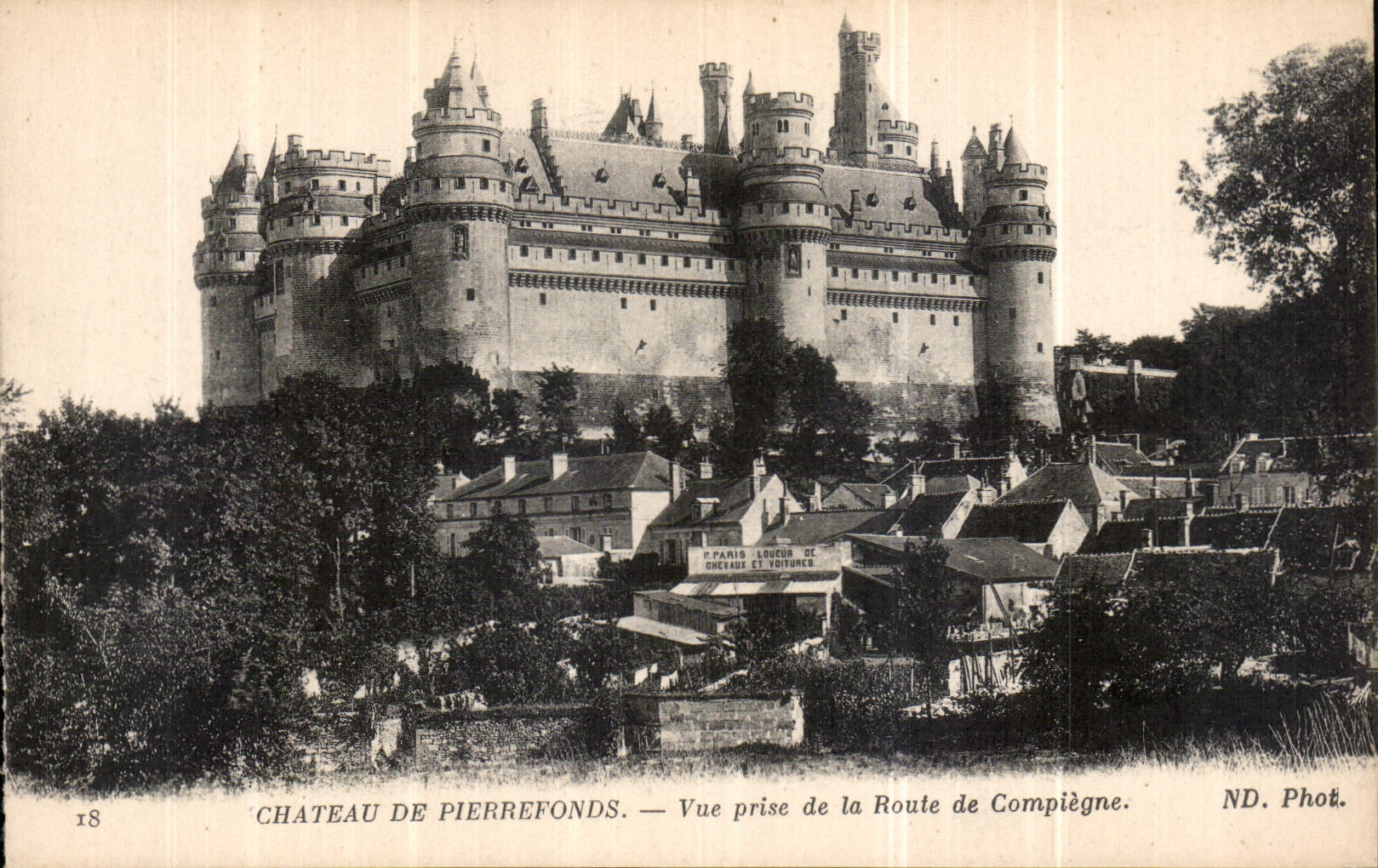 CPA Chateau de Pierrefonds Vue prise de la Route d Compiegne