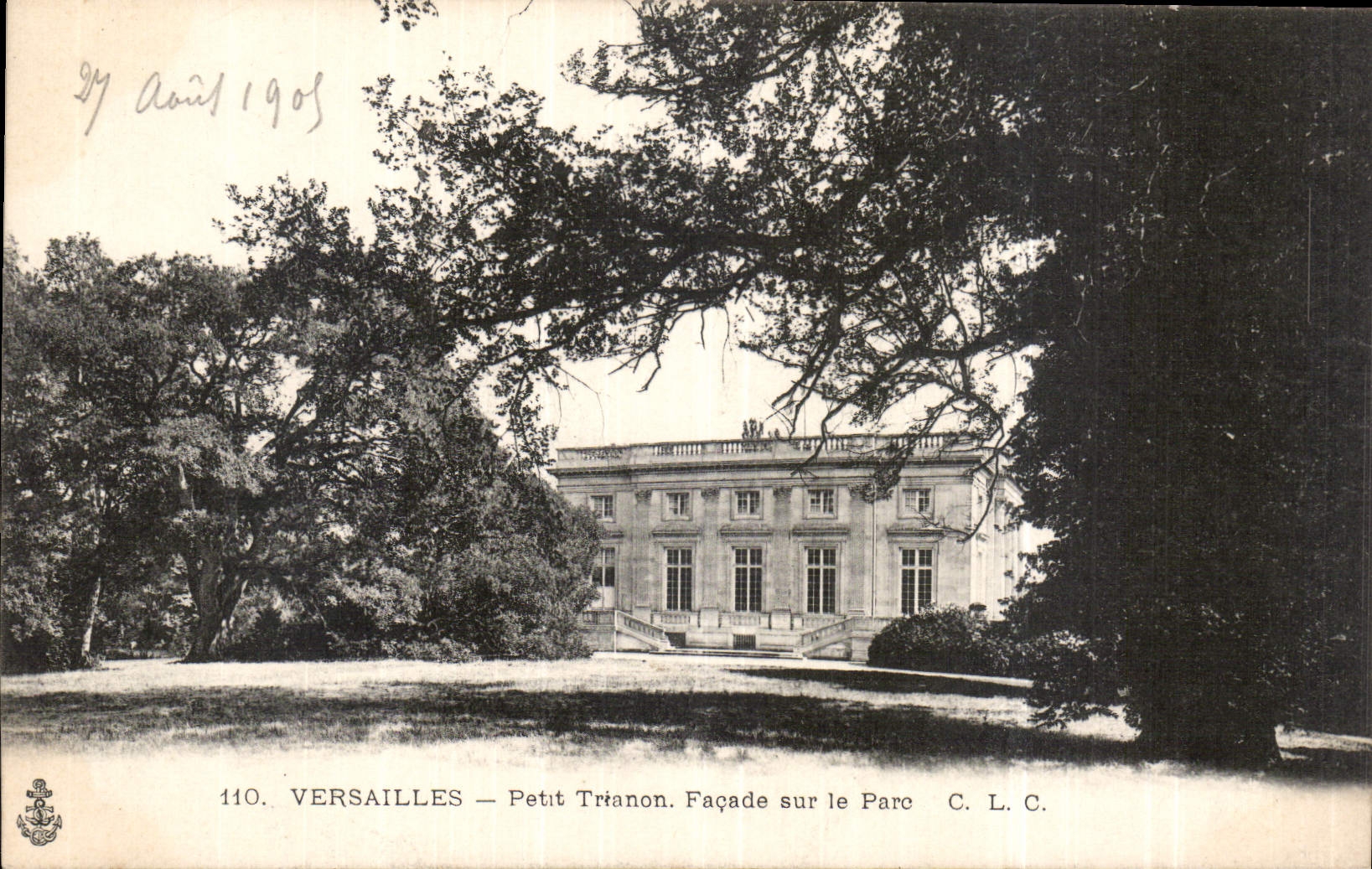 CPA Versailles Petit Trianon Facade sur le Parc 