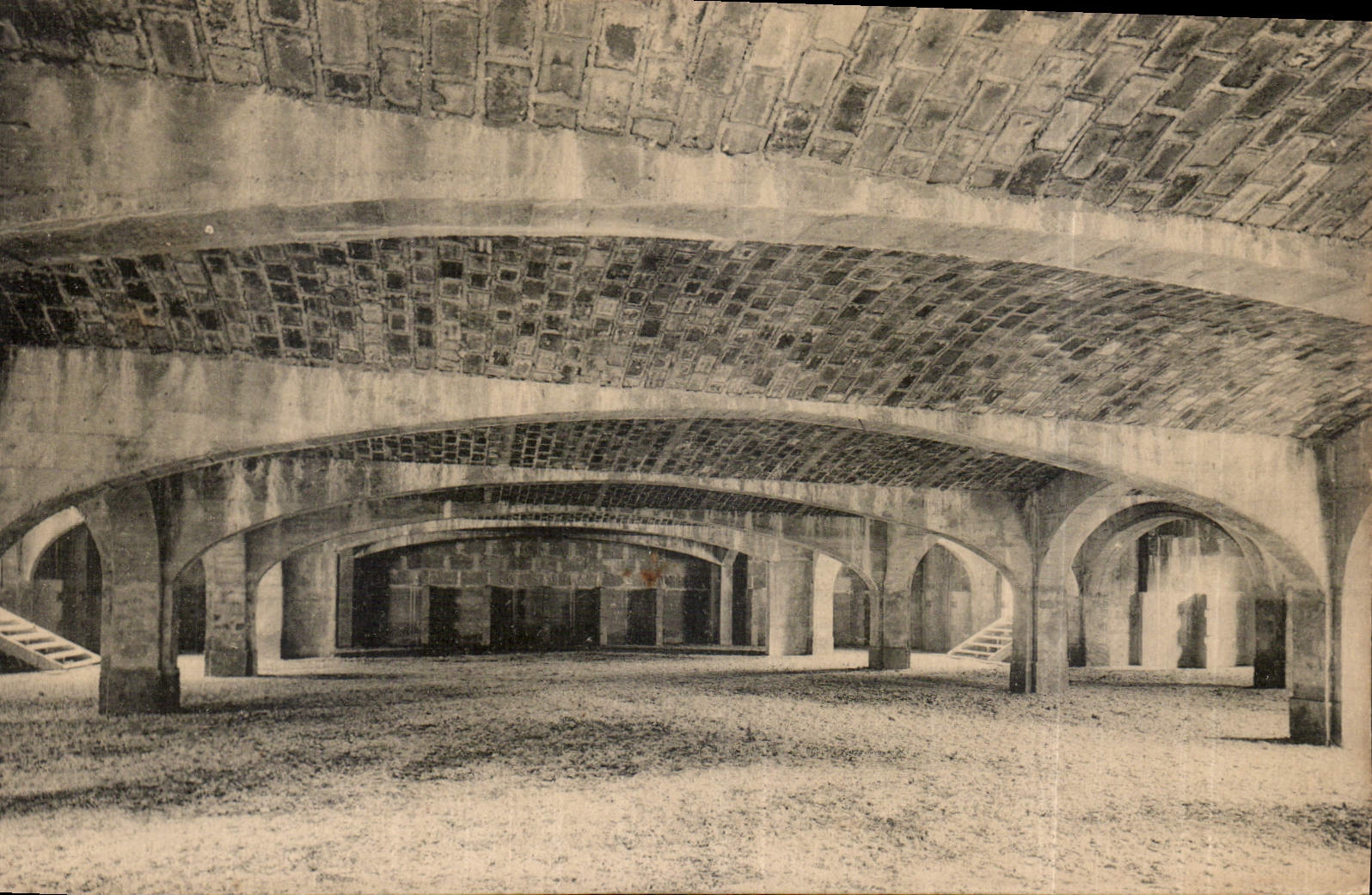 CPA Versailles Crypte de l'Eglise veuve Ste Jeanne d'Arc etat en Mai 1924 