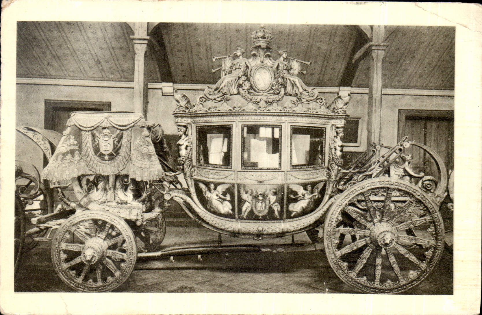 CPA Versailles Musee des Voitures Voiture du Sacre 