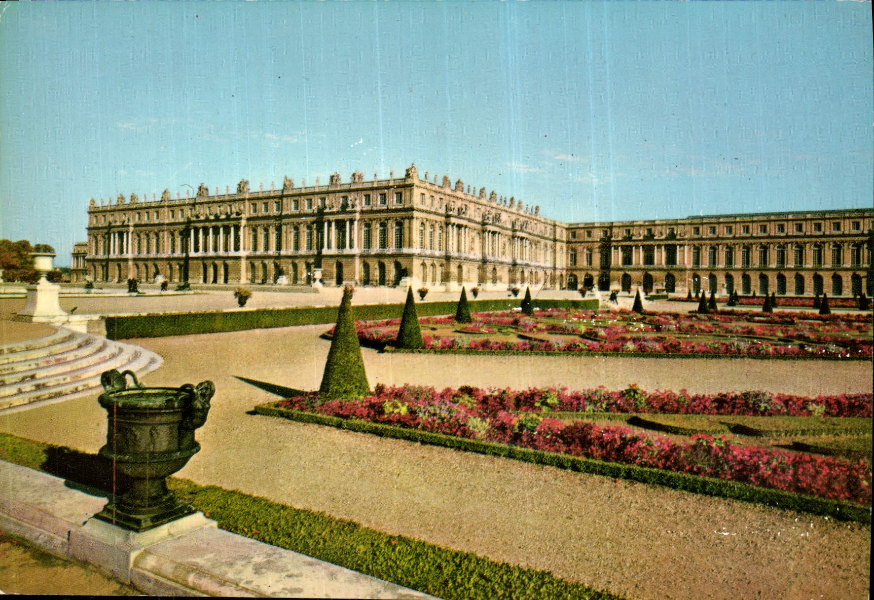 CPM Palais de Versailles Le Chateau le parterre Sud 