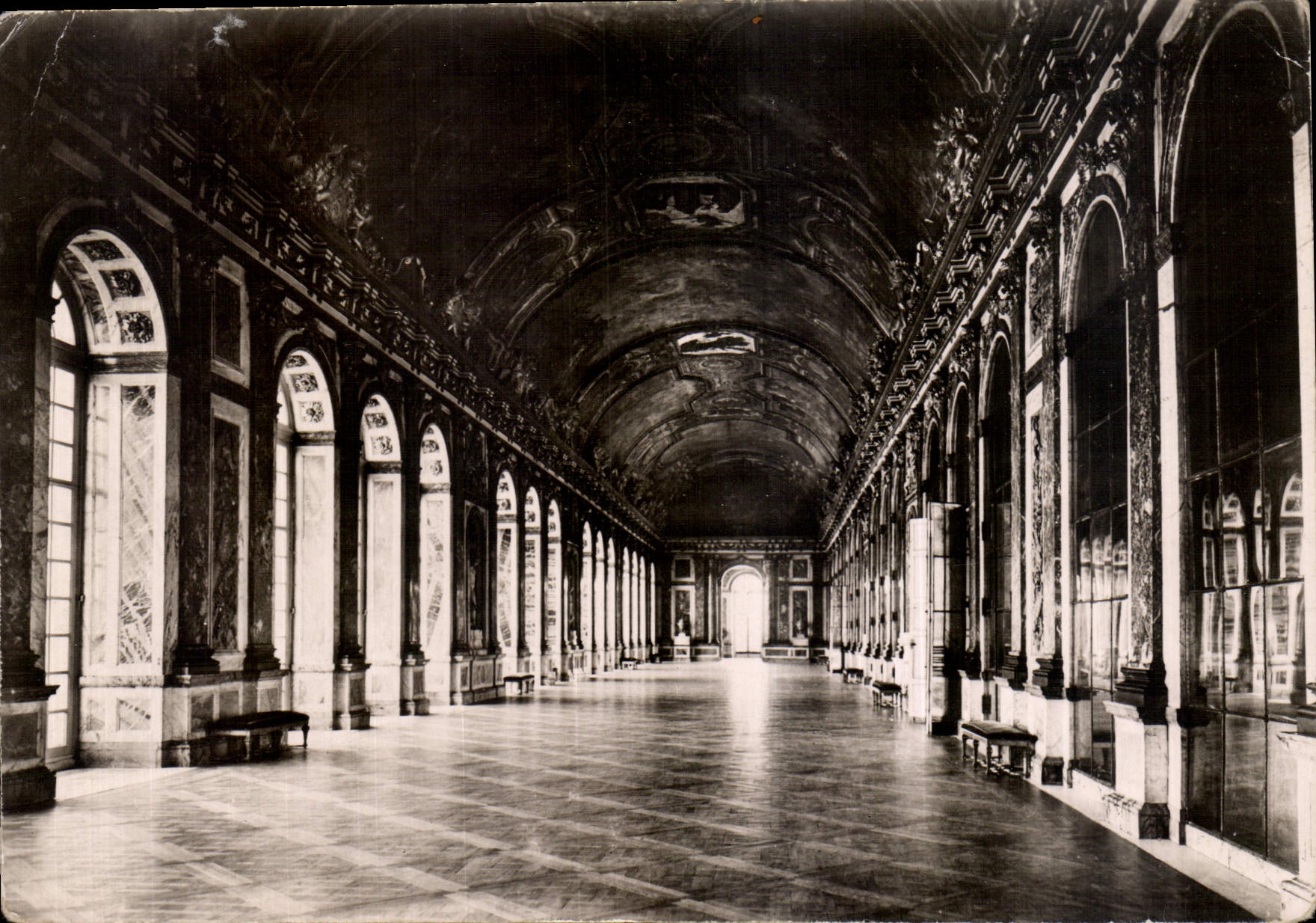 CPM Versailles Le Chateau La Grande Galerie ou Galerie des Glaces Voute par Le Brum 