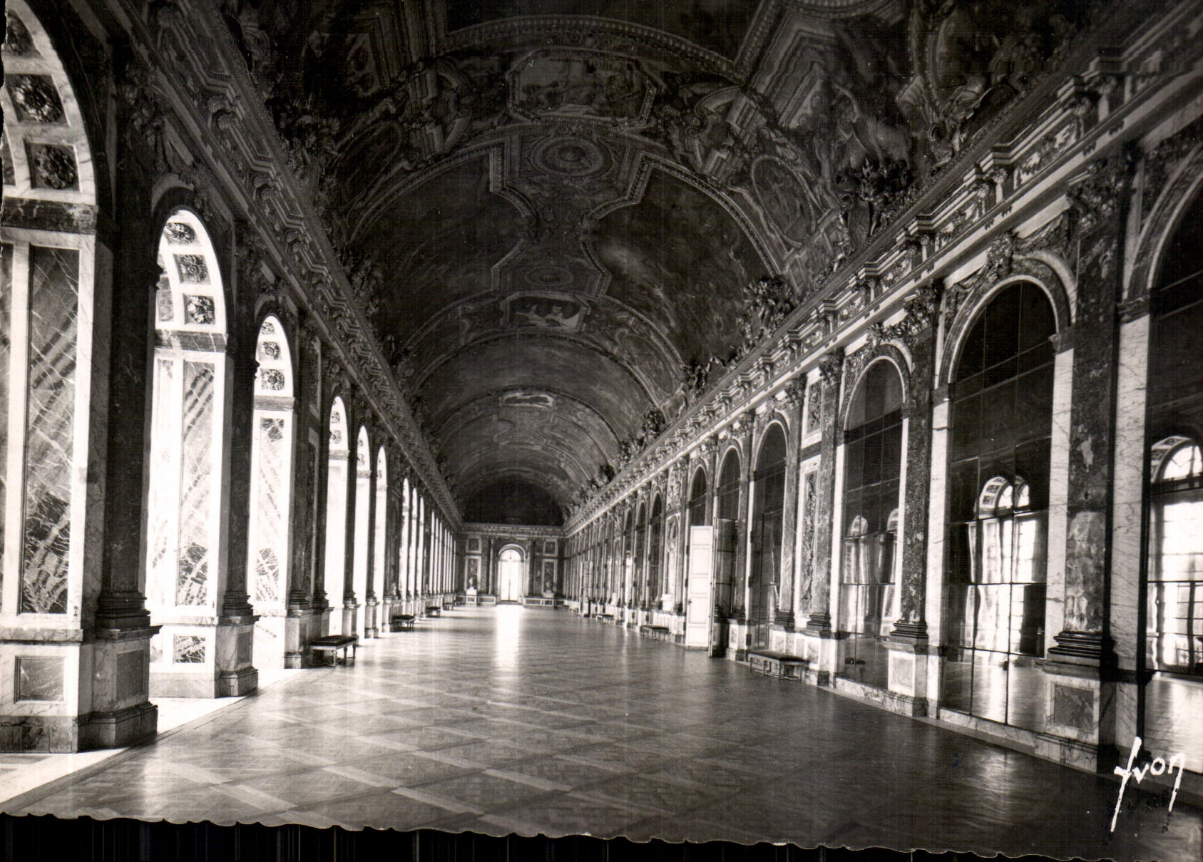 CPM Versailles Seine et Oise Le Palais Galerie des Glaces 