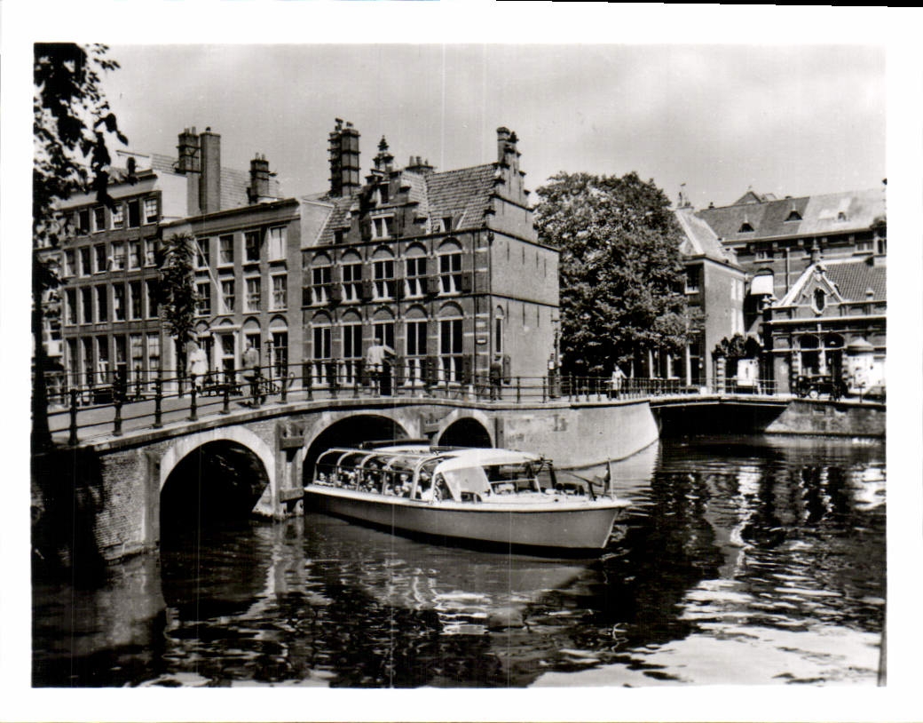 CPM Amsterdam Grimburgwal Maison sur les trois canaux 