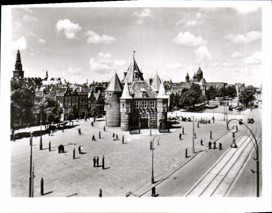 CPM Amsterdam Nieumarkt avec le Waag 