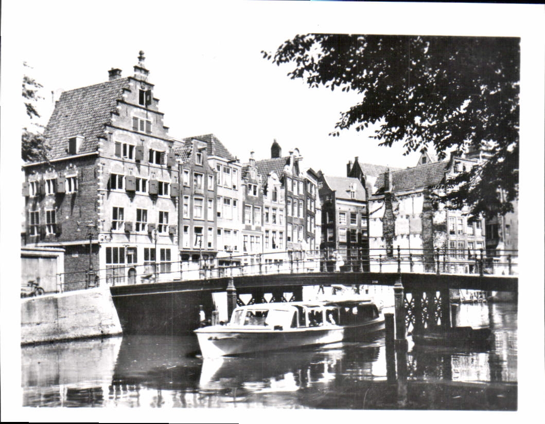 CPM Amsterdam Oudezijds Voorburgwal avec Leeuwenburgh