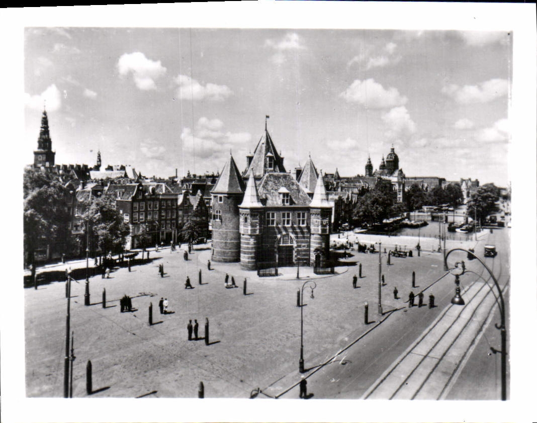 CPM Amsterdam Nieuwmarkt avec le Waag 
