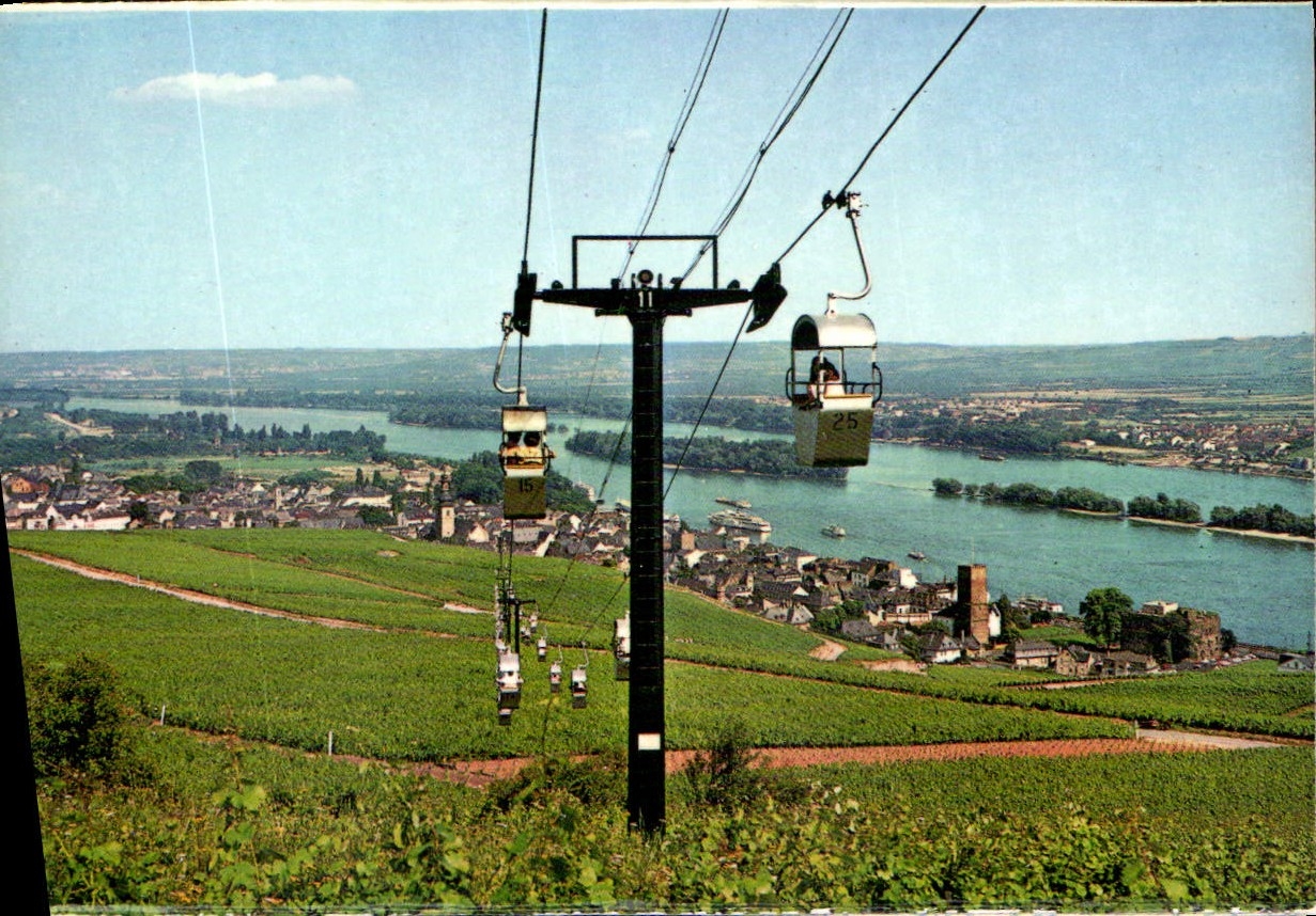 CPM Rudesheim funiculaire avec vue la ville et le Rhin
