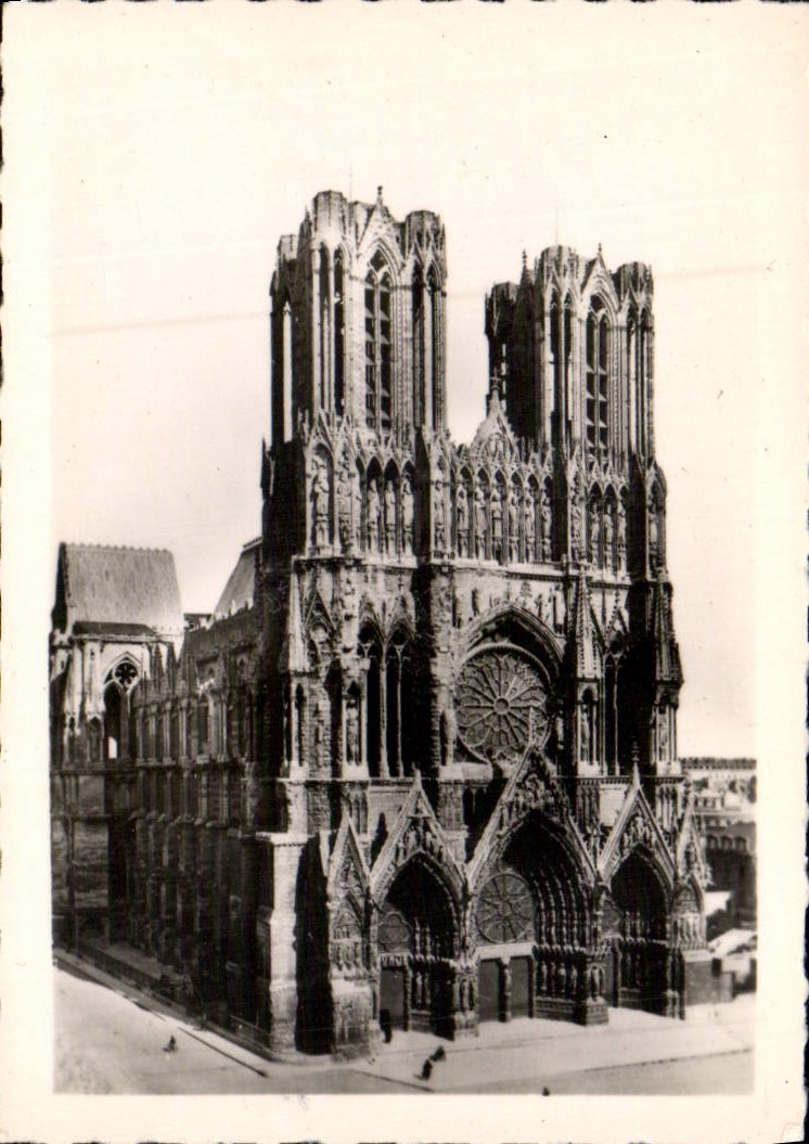 CPM Reims la Cathedrale 