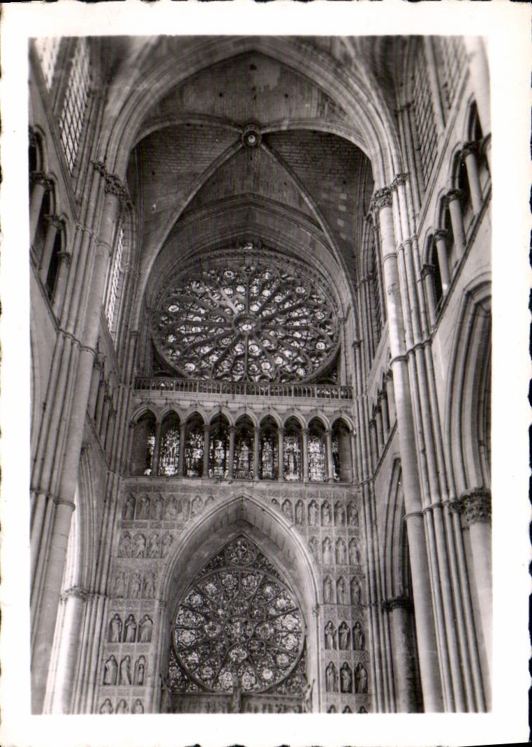 CPM Reims la Cathedrale les Rosaces 