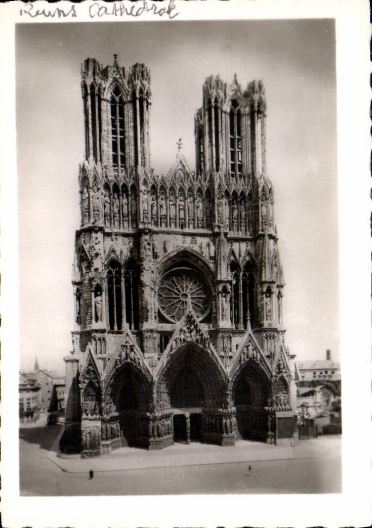 CPM Reims la Cathedrale 
