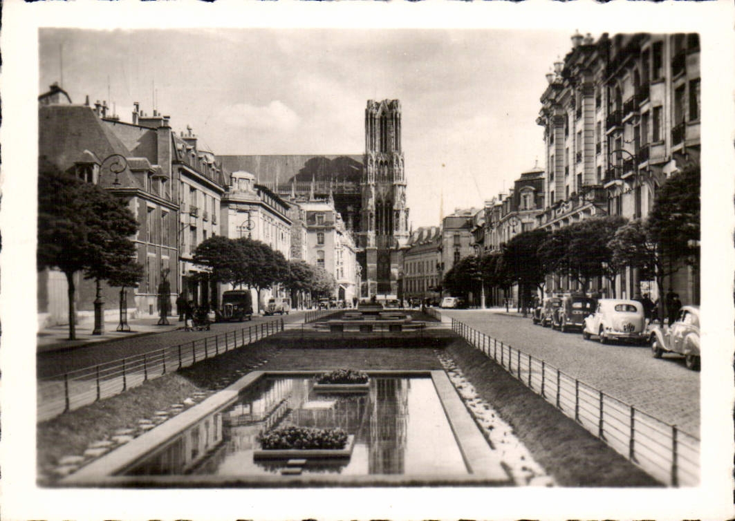 CPM Reims Le Cours J B Langlet et la Cathedrale 