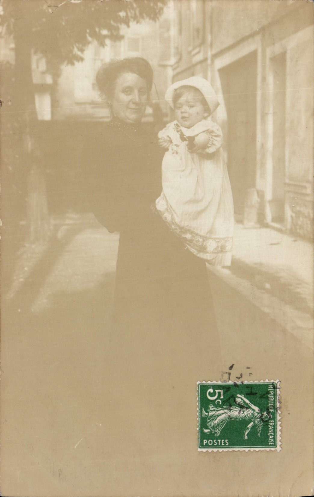 CARTE PHOTO Femme Enfant Suresnes