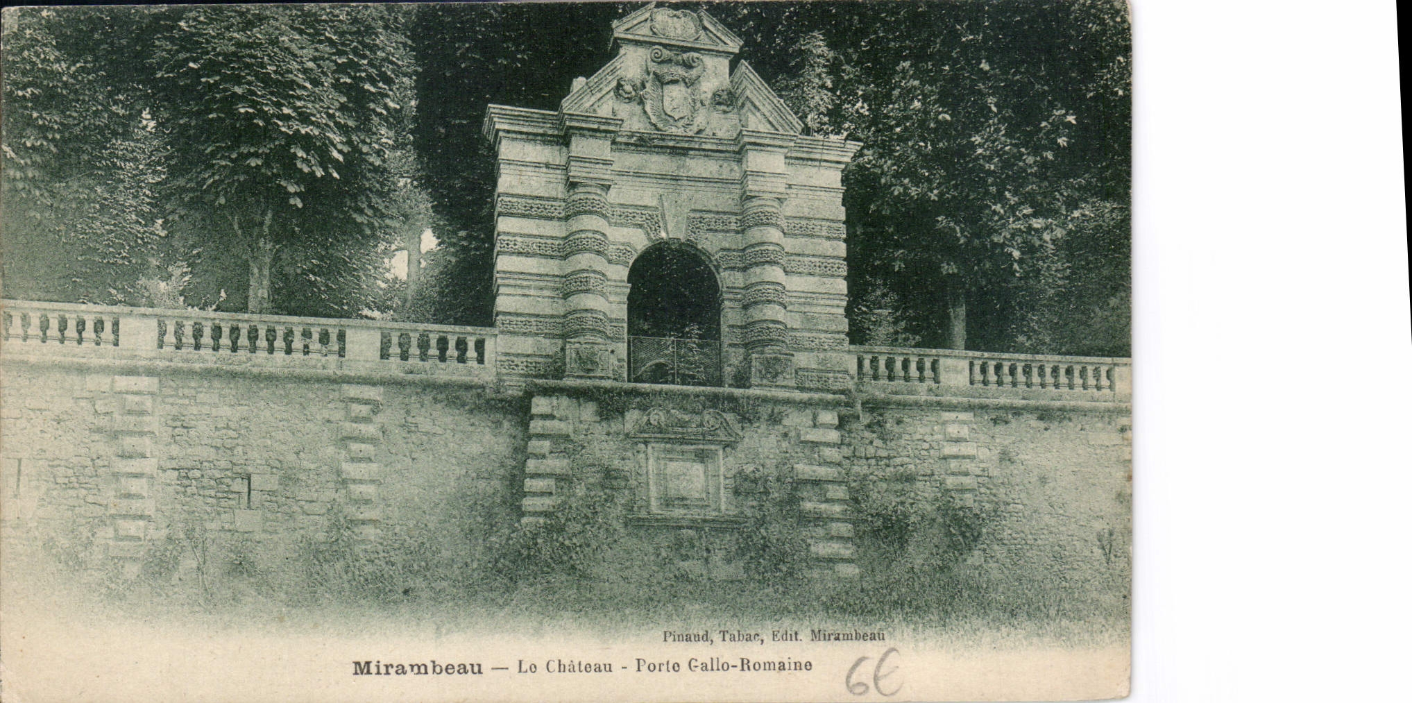 CPA Mirambeau le chateau porte Gallo romaine 
