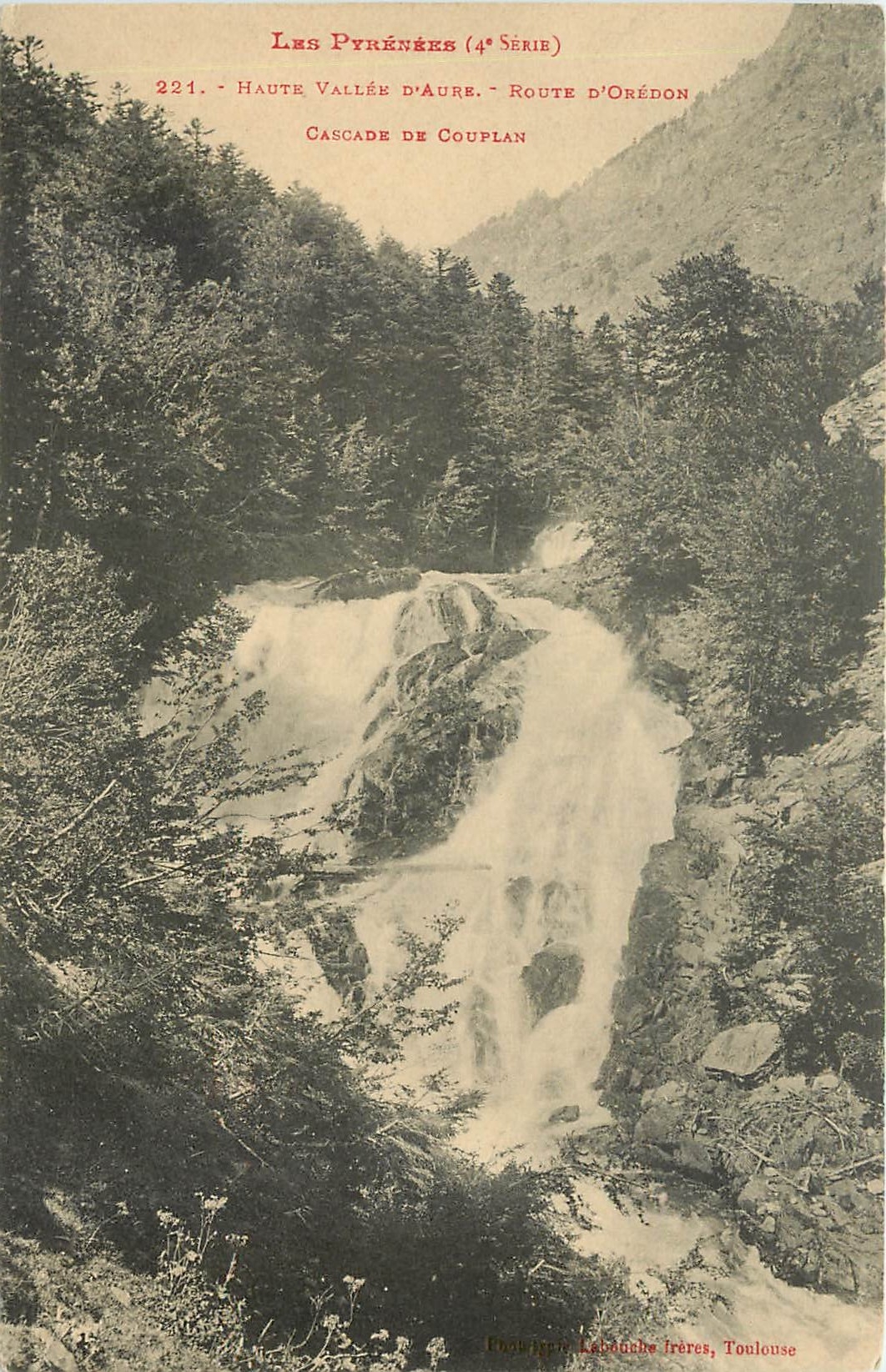CPA Les Pyrenees Haute Vallee d'Aure Route d'Oredon Cascade de Couplan 