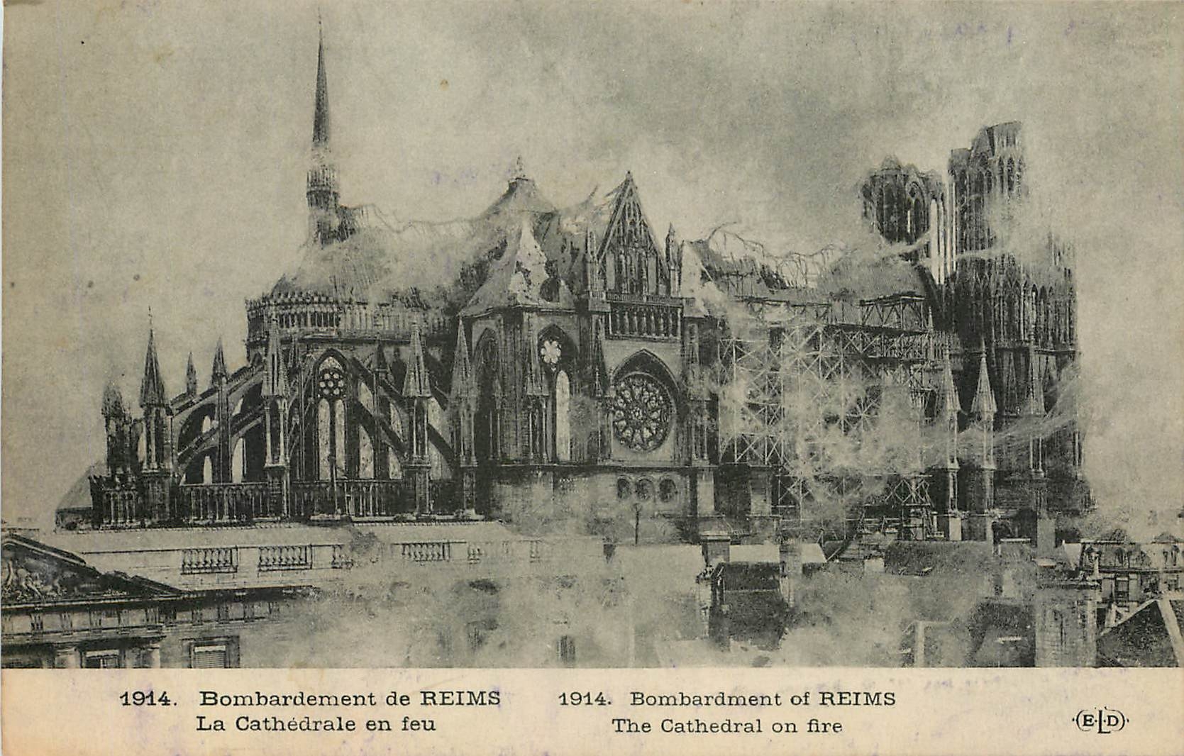 CPA Bombardement de Reims La Cathedrale en feu Militaria
