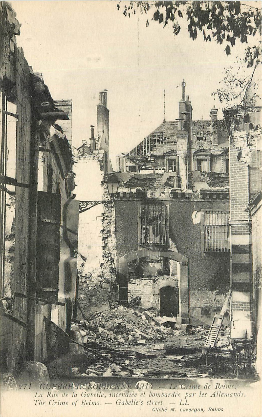 CPA Guerre 1914 Le crime de Reims La Rue de la Gabelle Militaria